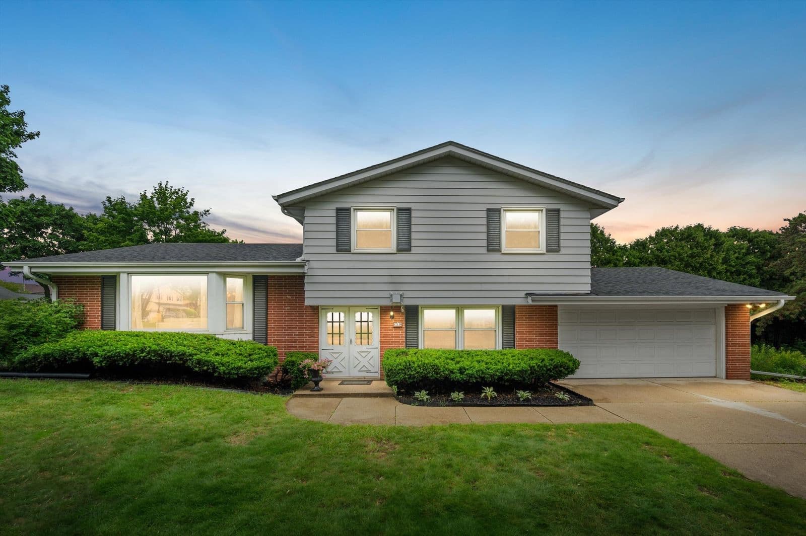 12130 Chambers, Wauwatosa, WI