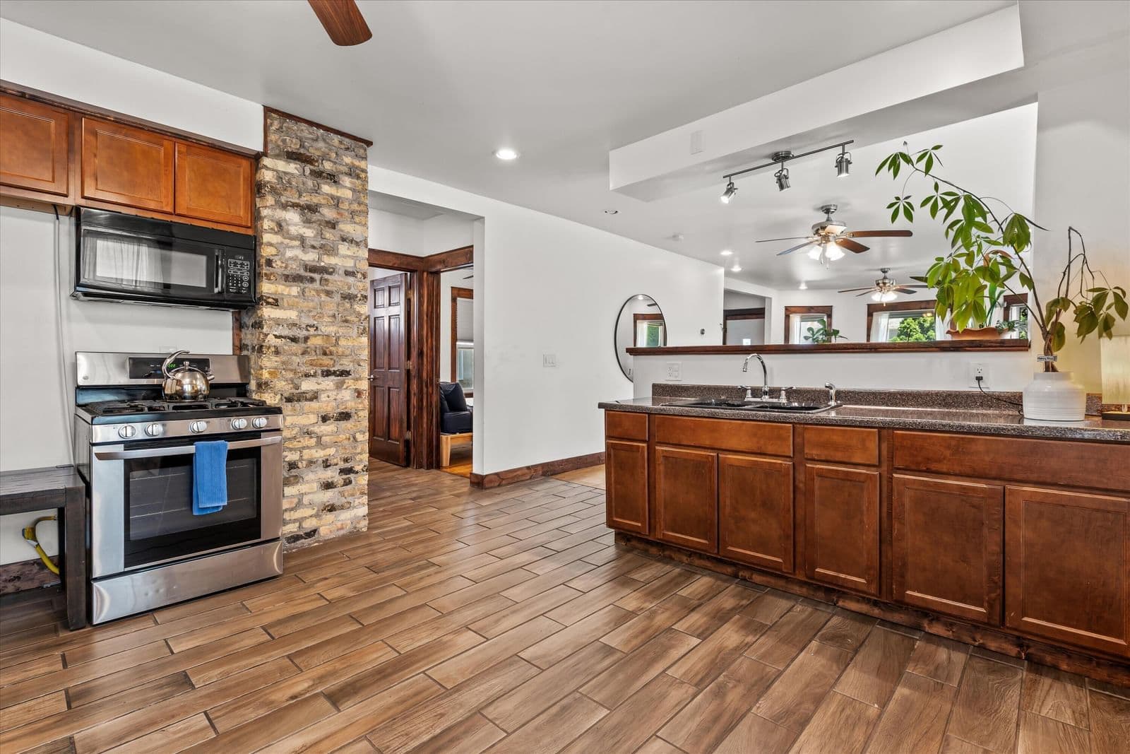 Photo 5 of 2615 Holton