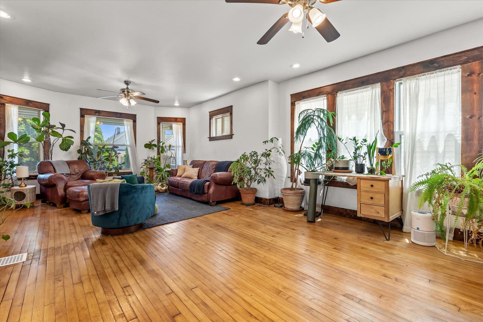 Photo 4 of 2615 Holton