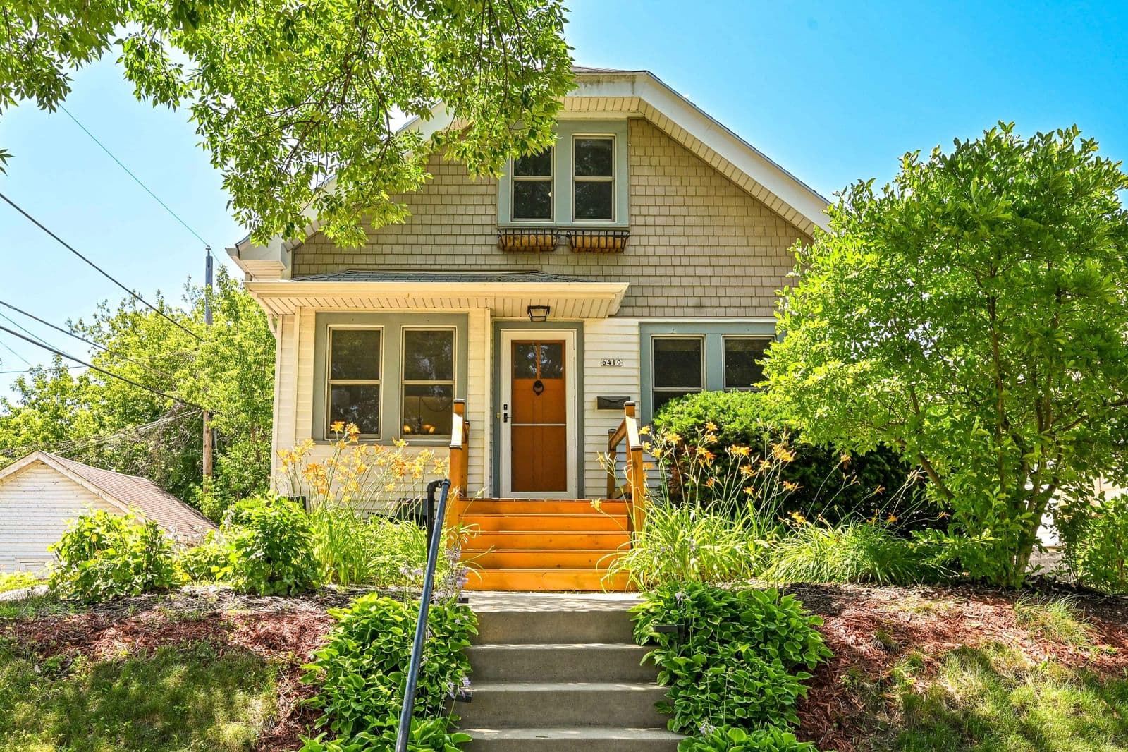 6419 Vista, Wauwatosa, WI