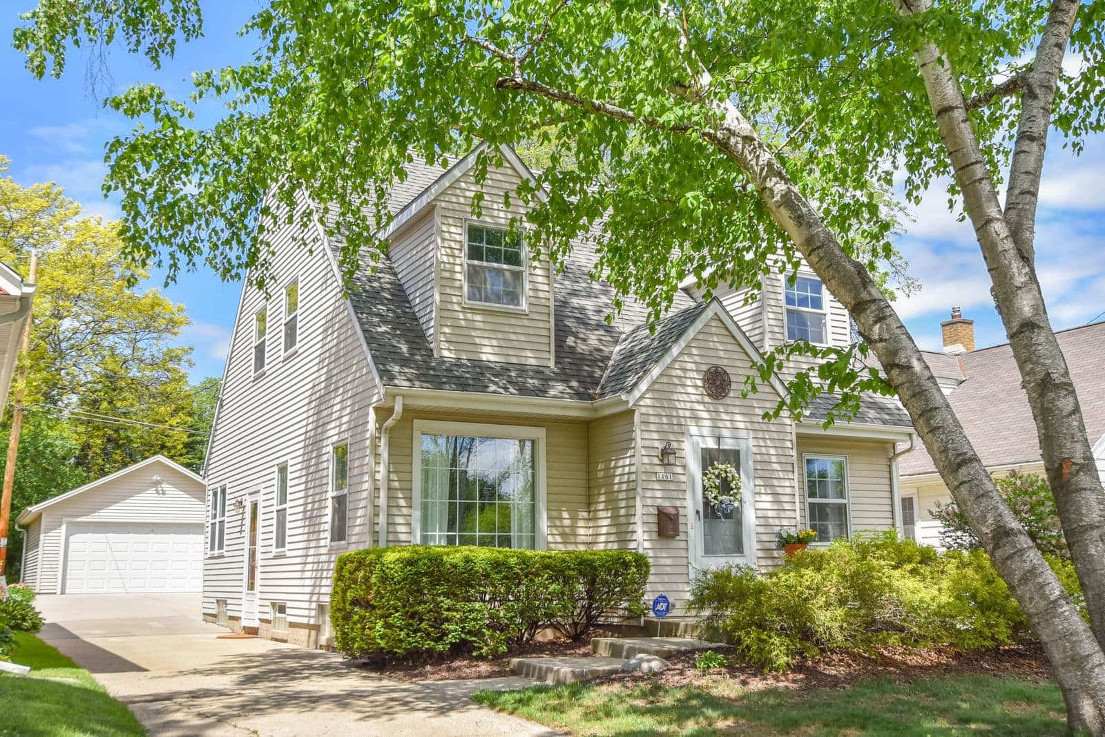 1161 Elm Lawn