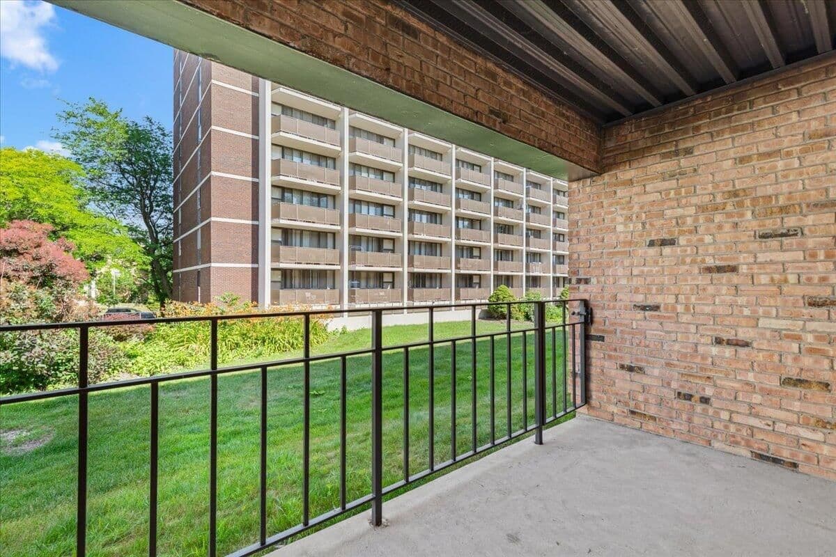 1906 Shorewood, Shorewood, WI