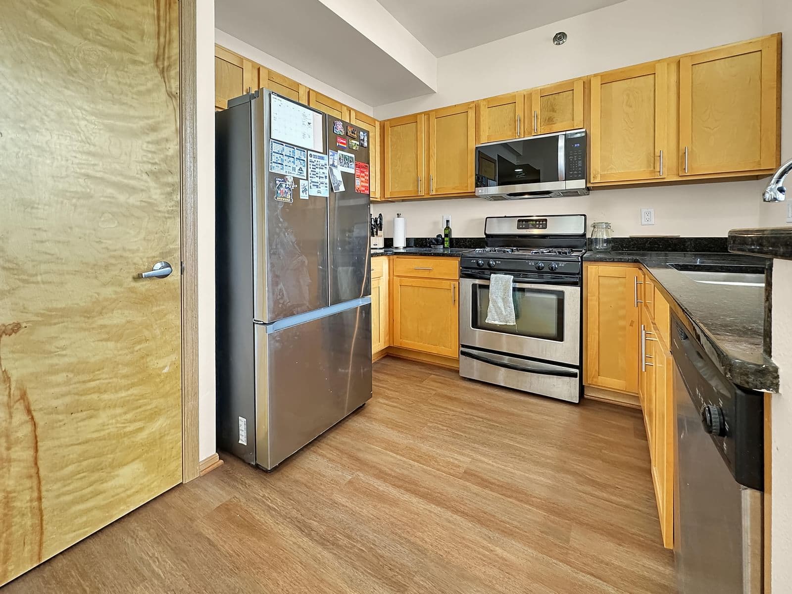 2121 Kinnickinnic