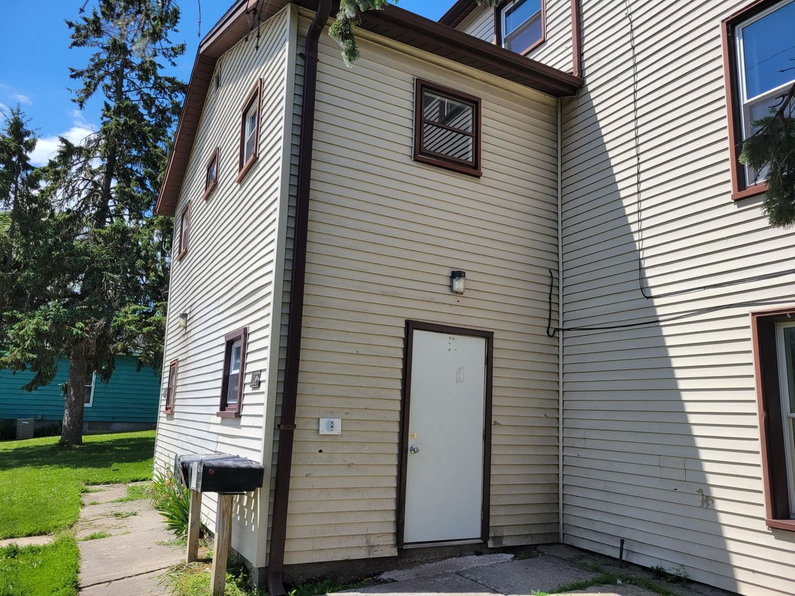 1028 Memorial