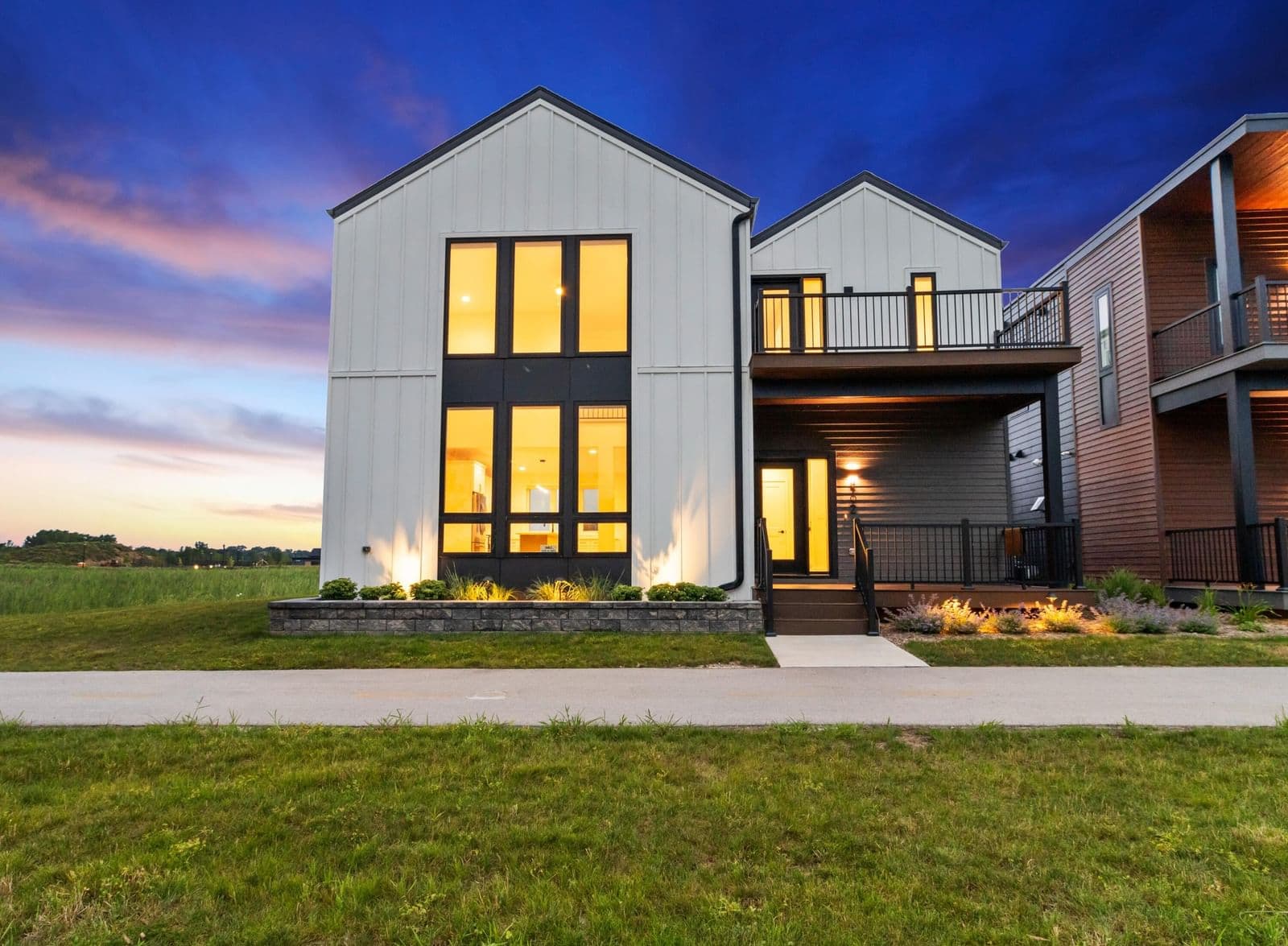 4192 Lake Vista
