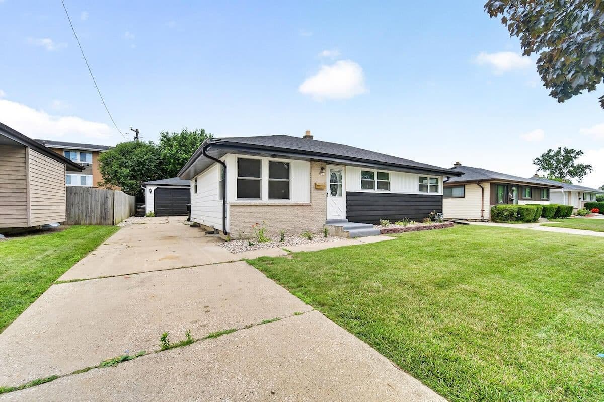 2702 Loraine
