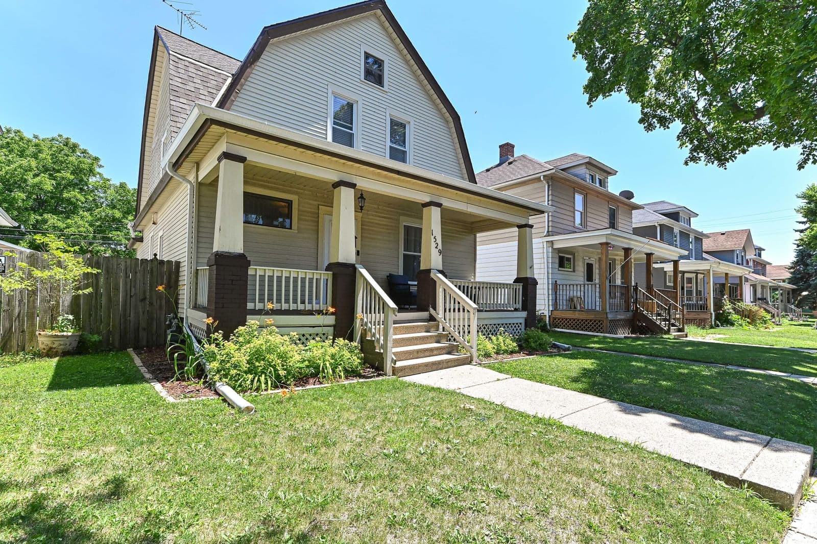 1529 Flett
