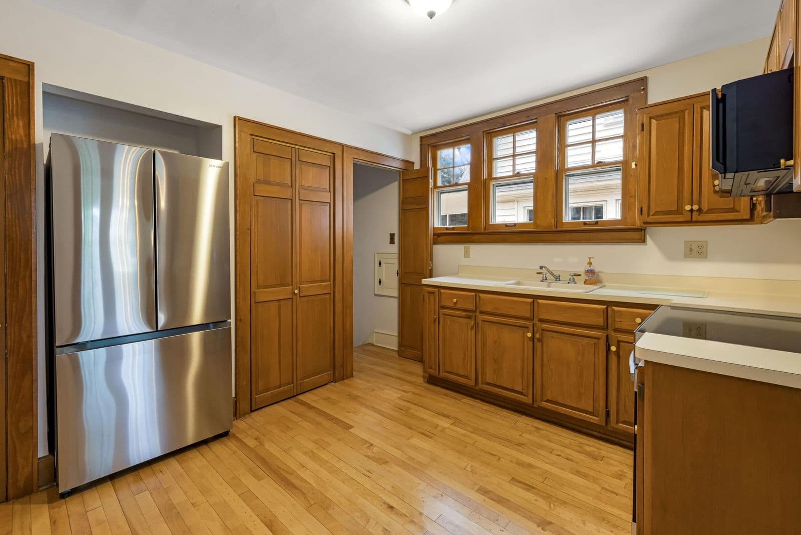 Photo 4 of 5901 Shoreland