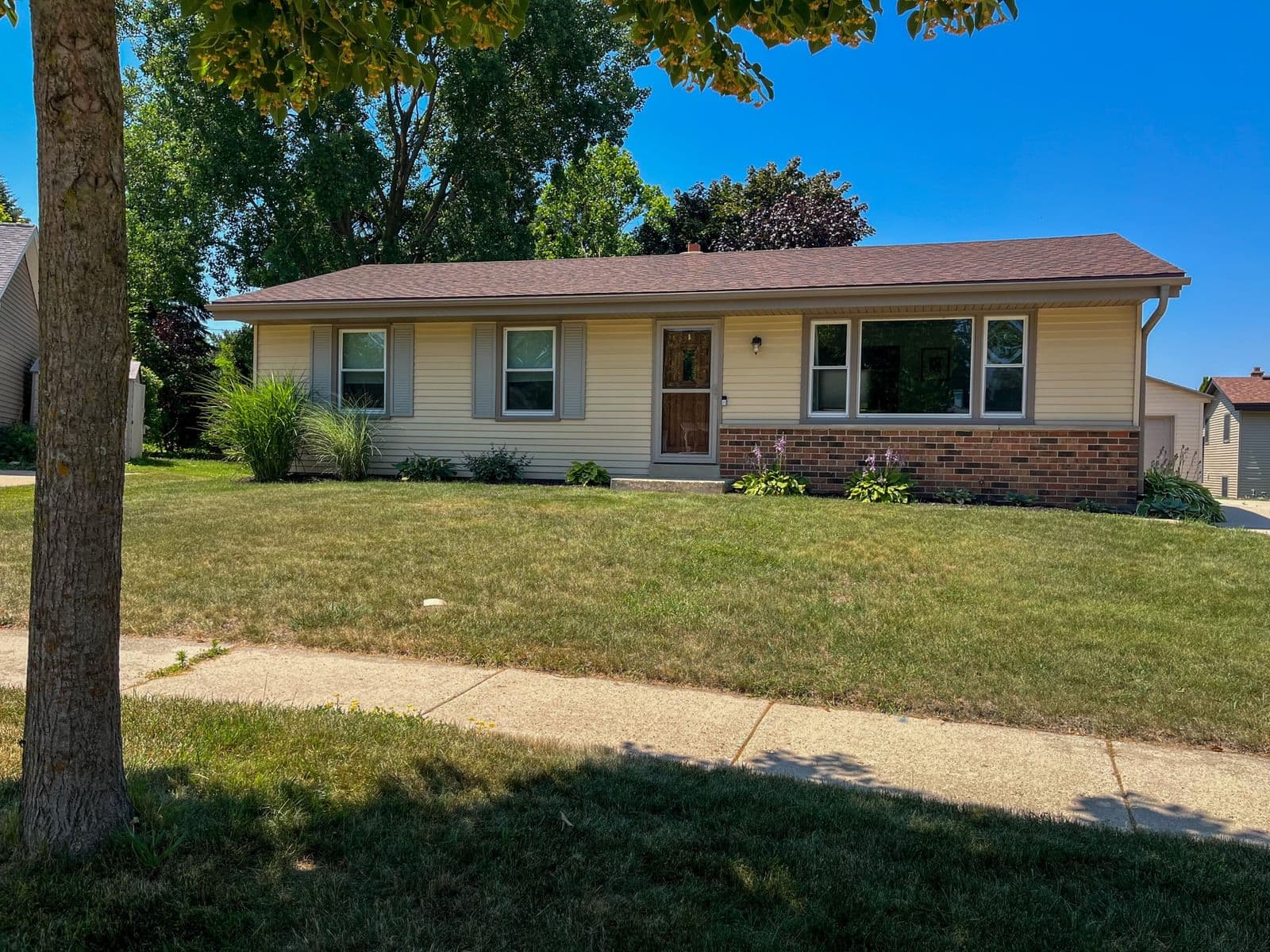 8642 Fenway, Oak Creek, WI