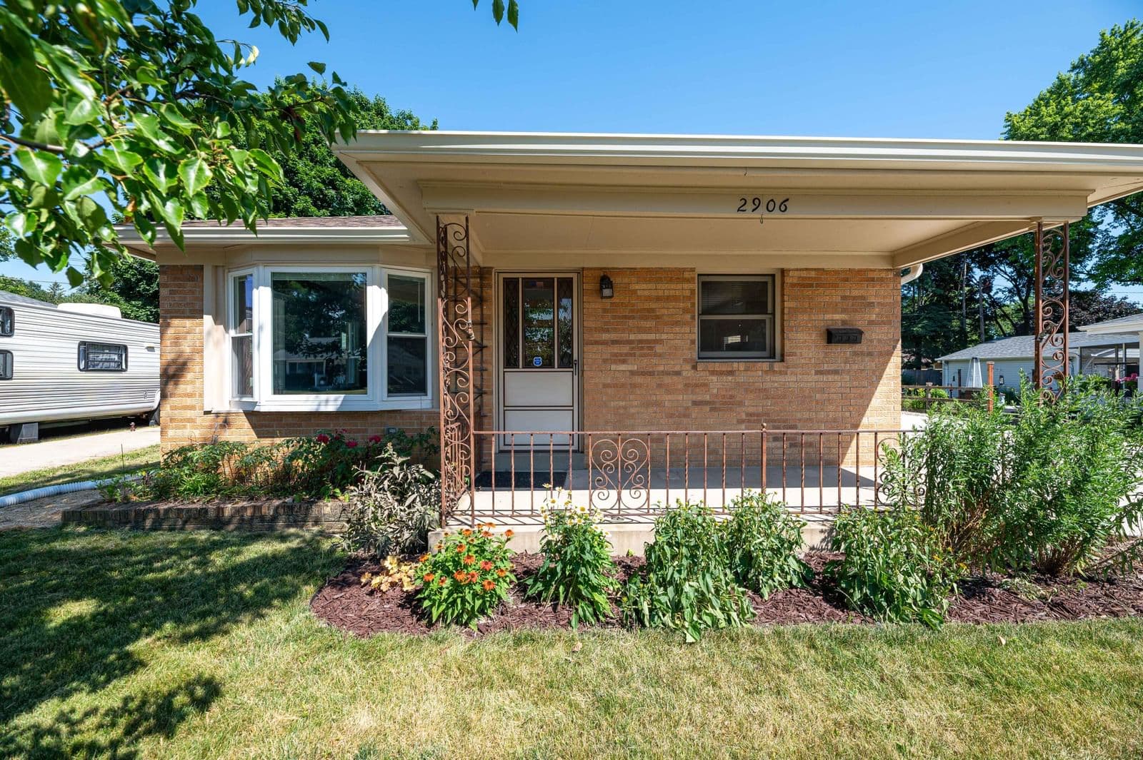 2906 Delaware