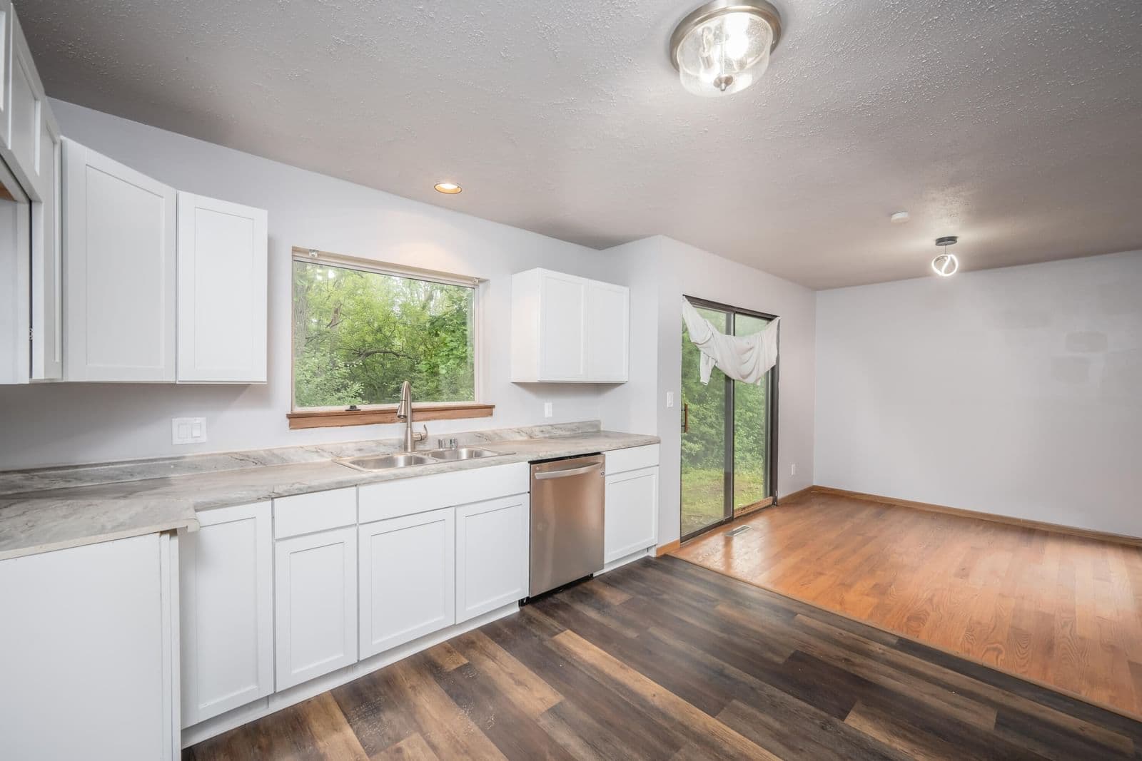 Photo 4 of 9012 N 70th