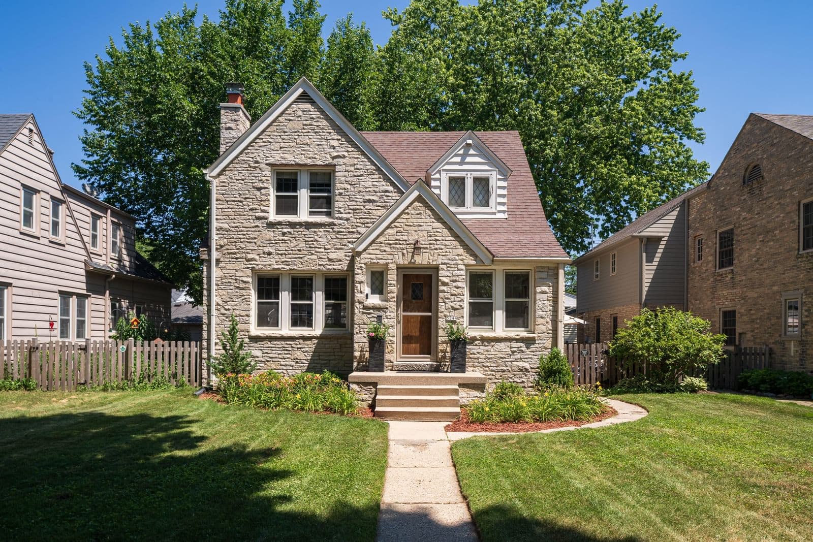 5244 Shoreland