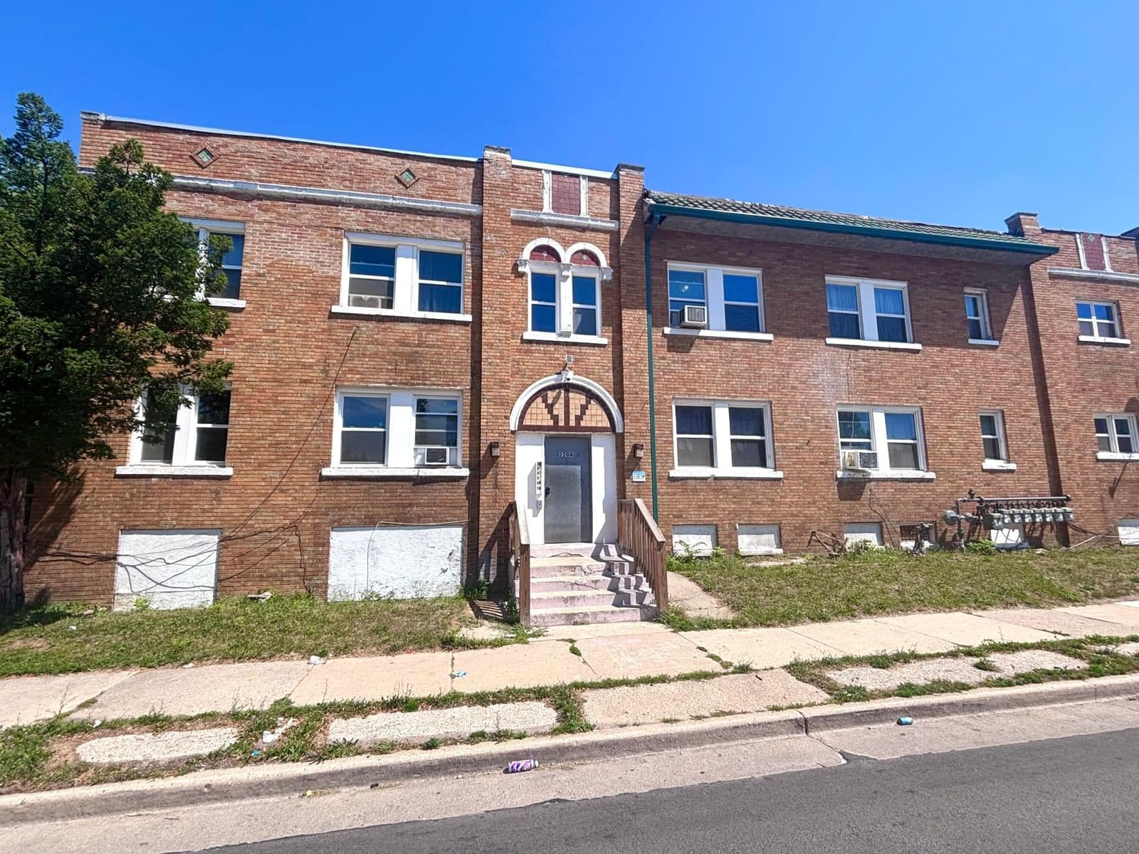 2208 Locust