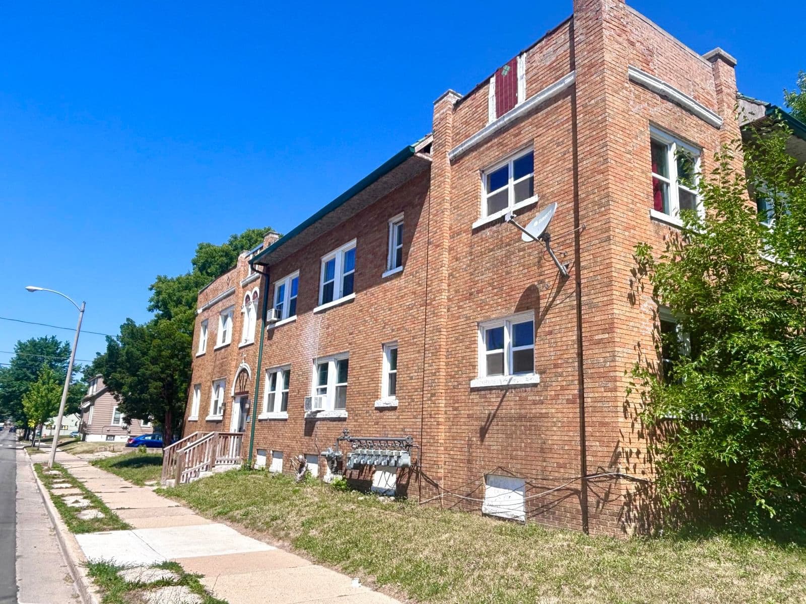 2208 Locust