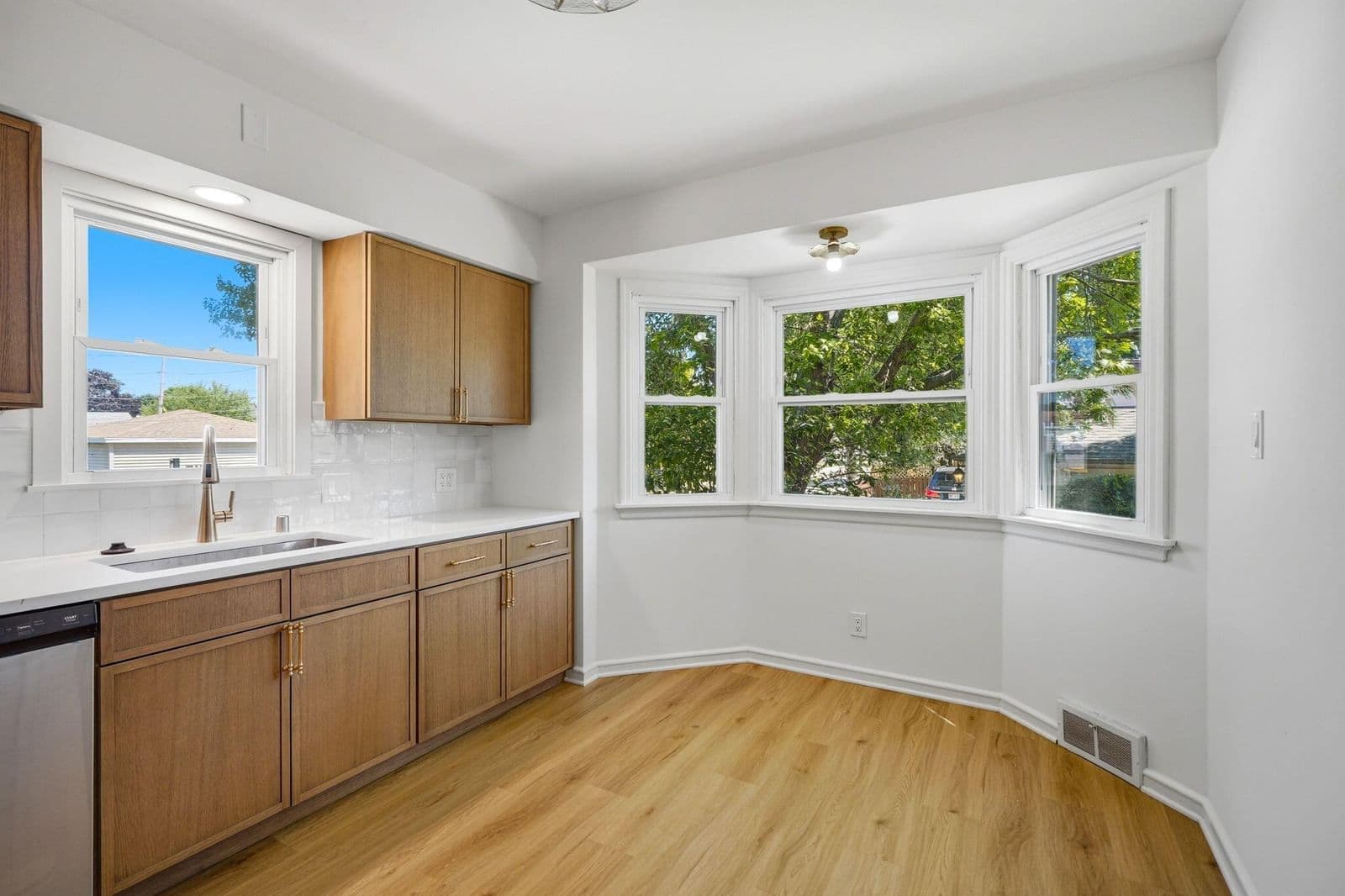Photo 5 of 2202 70th