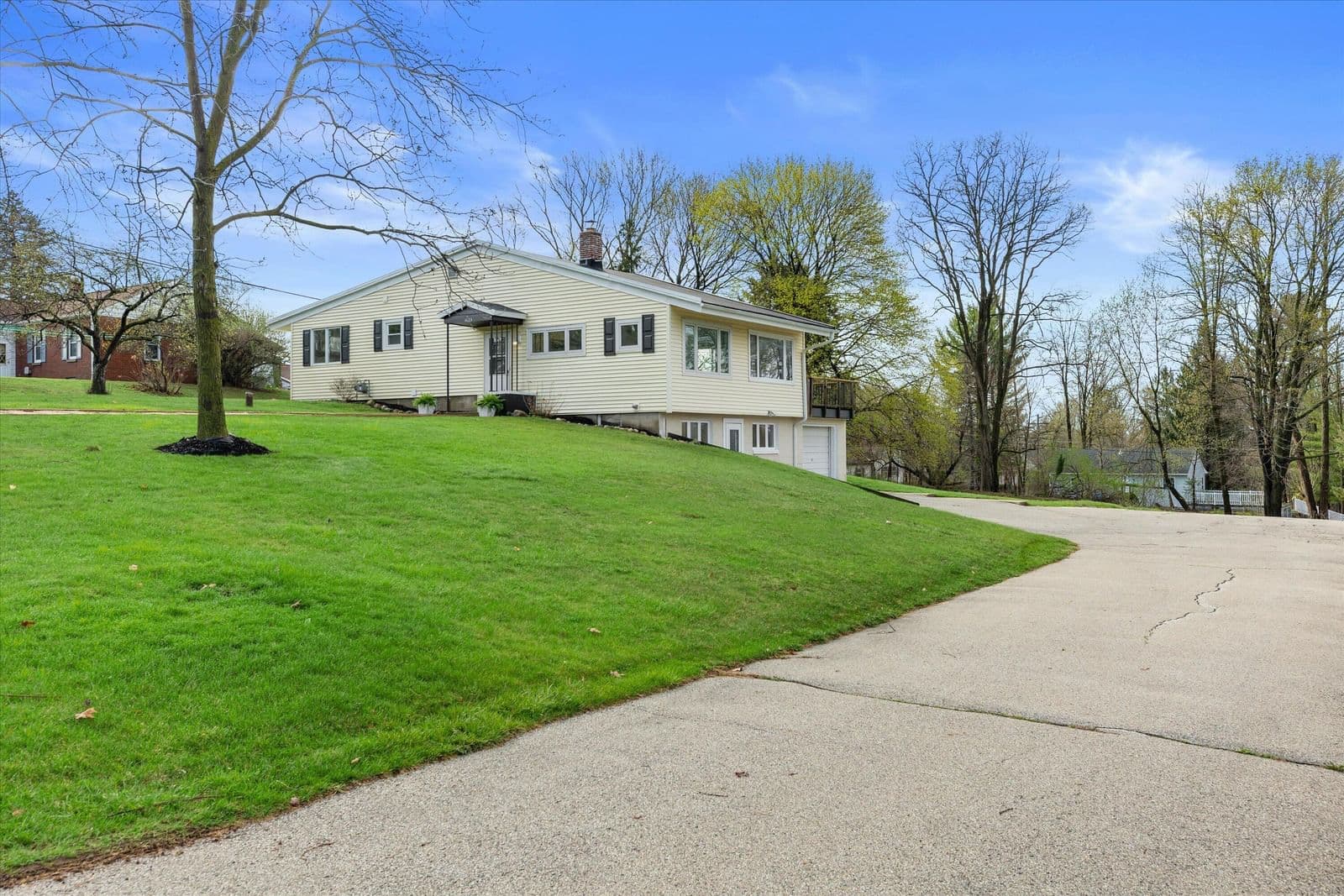 Photo 4 of 14225 Forest View