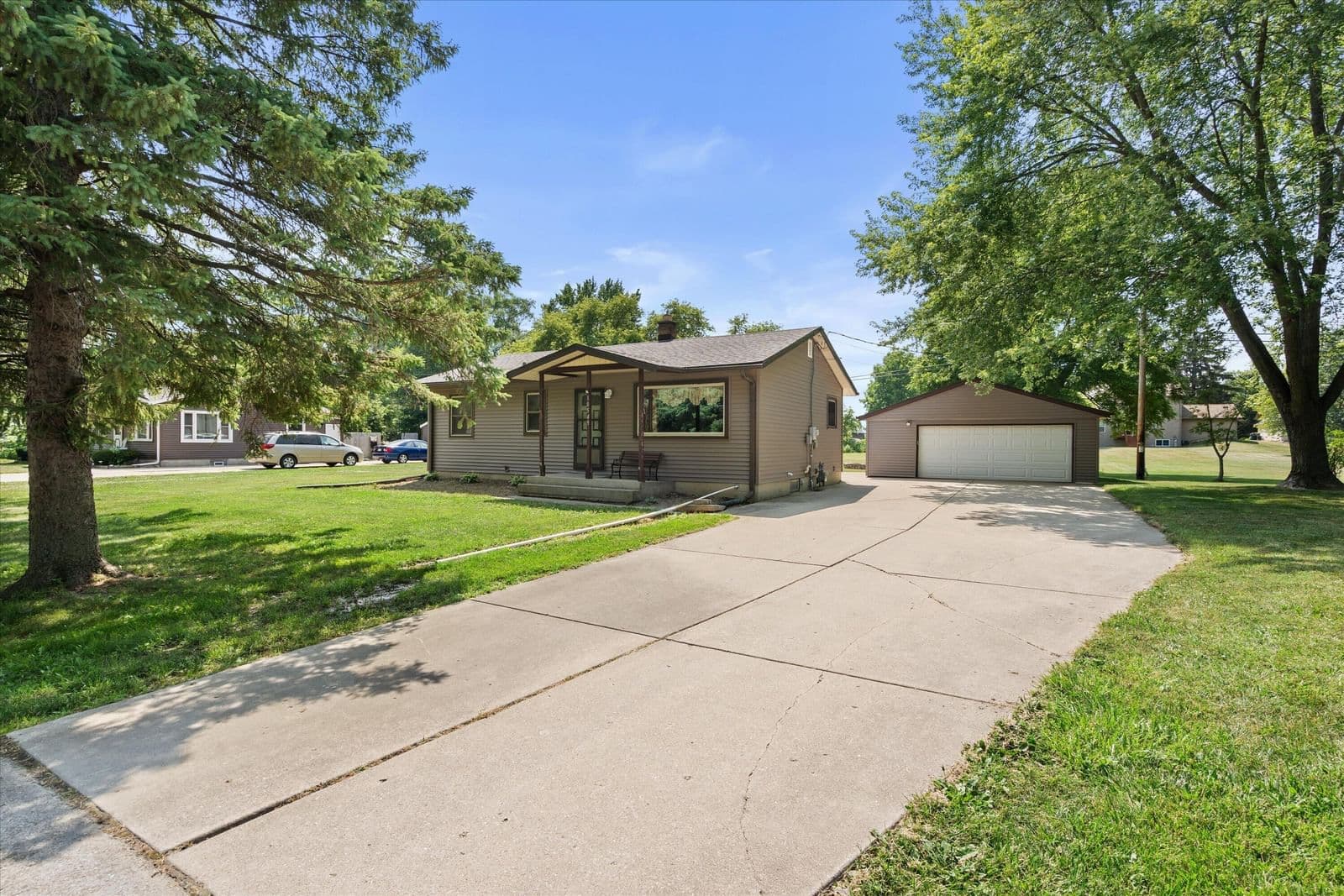 10549 4th, Oak Creek, WI