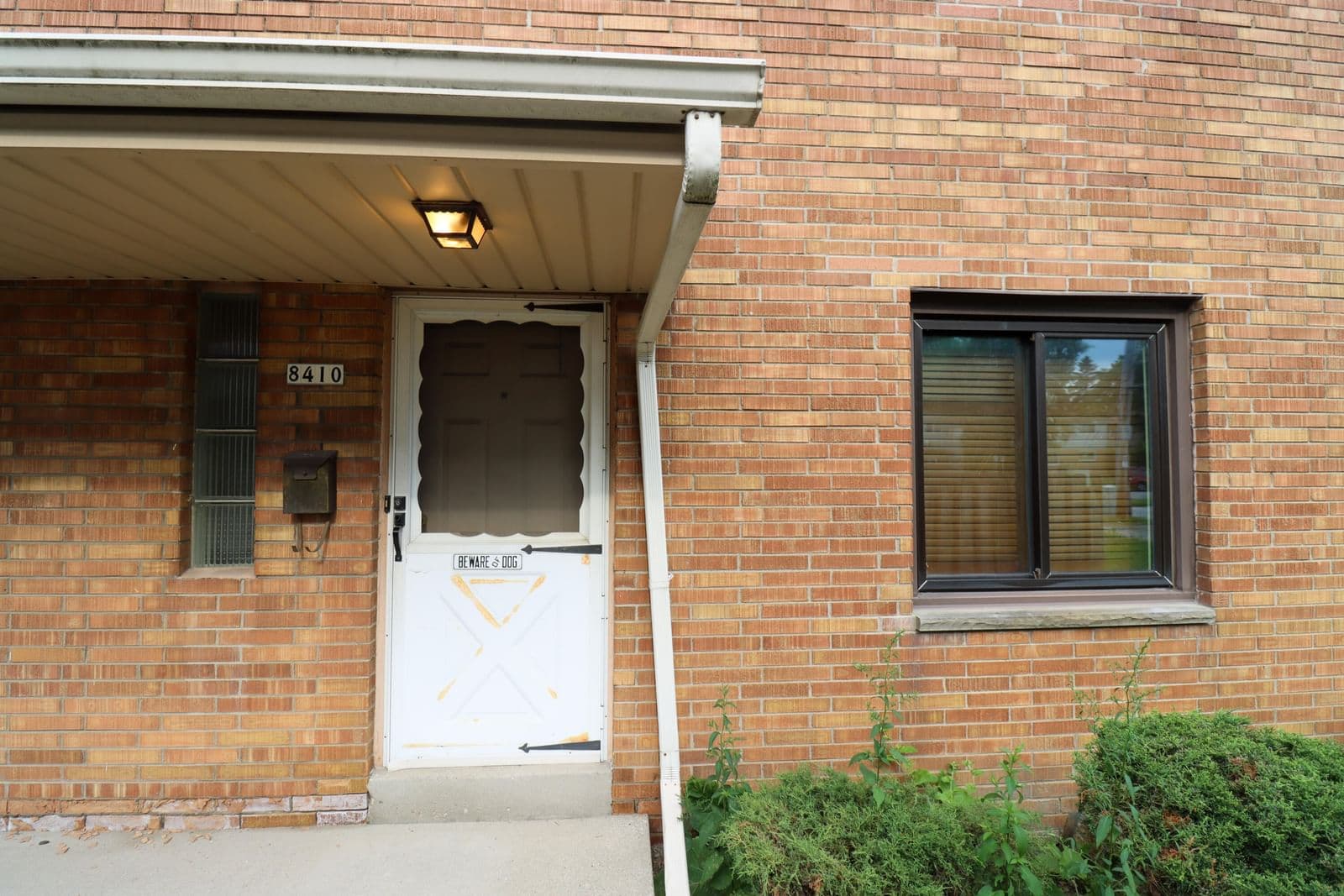 8410 Villard