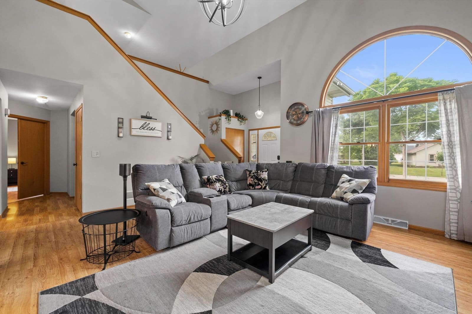 905 Twin Oaks