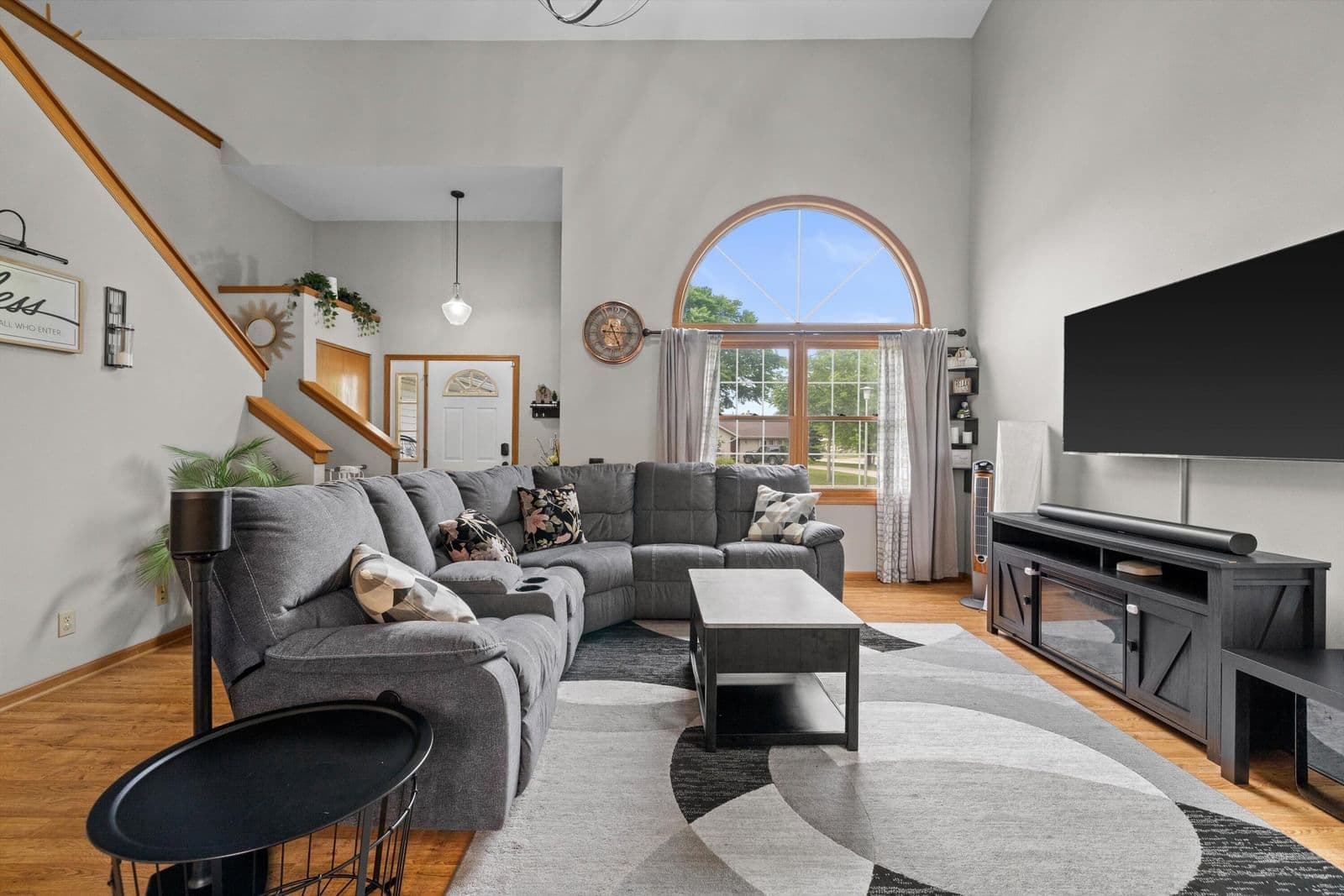 905 Twin Oaks