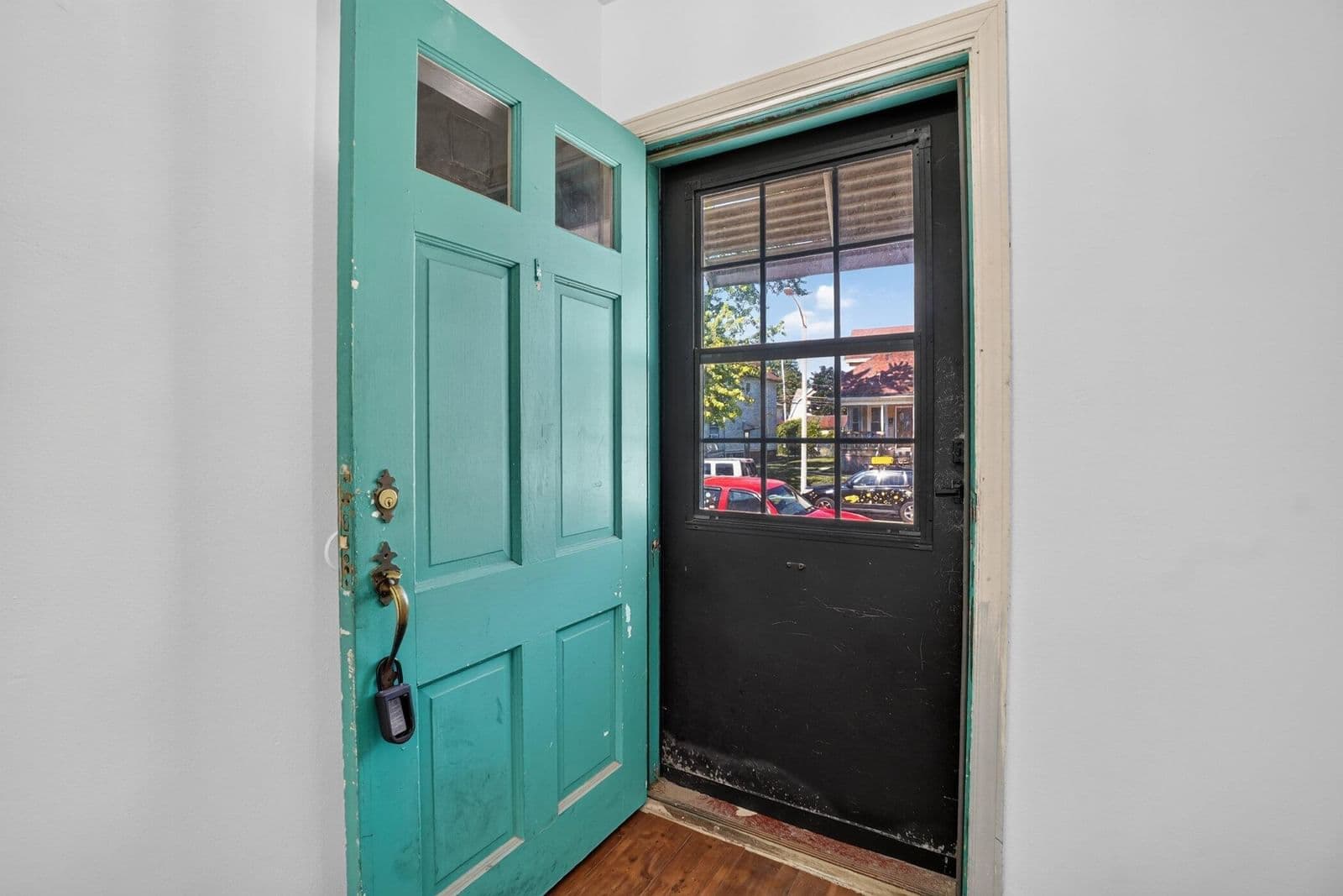 1525 Holmes
