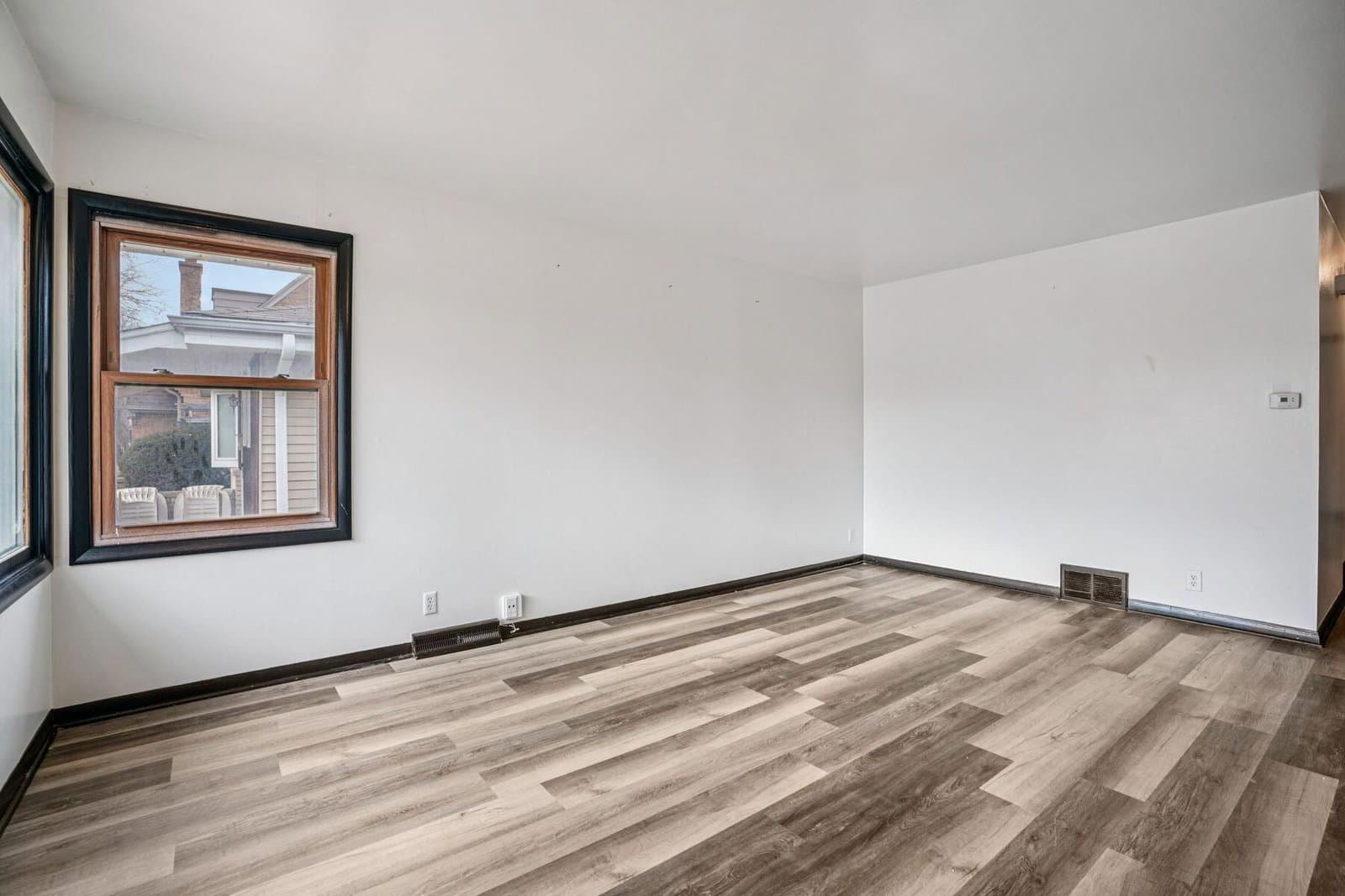 Photo 5 of 8610 Potomac