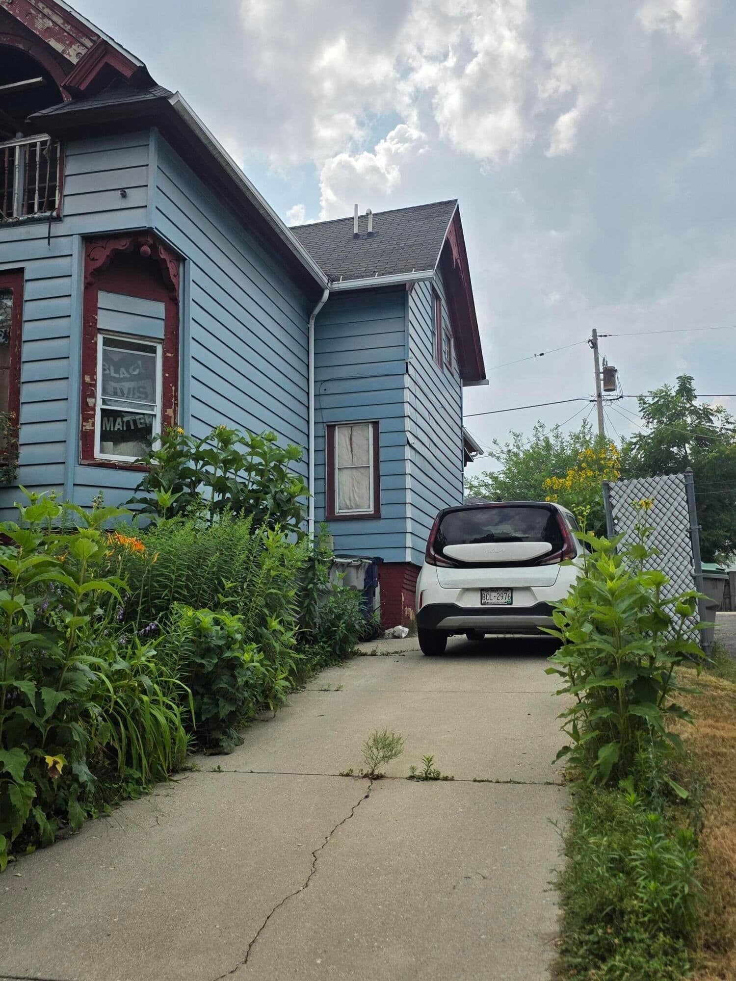 2233 Woodward