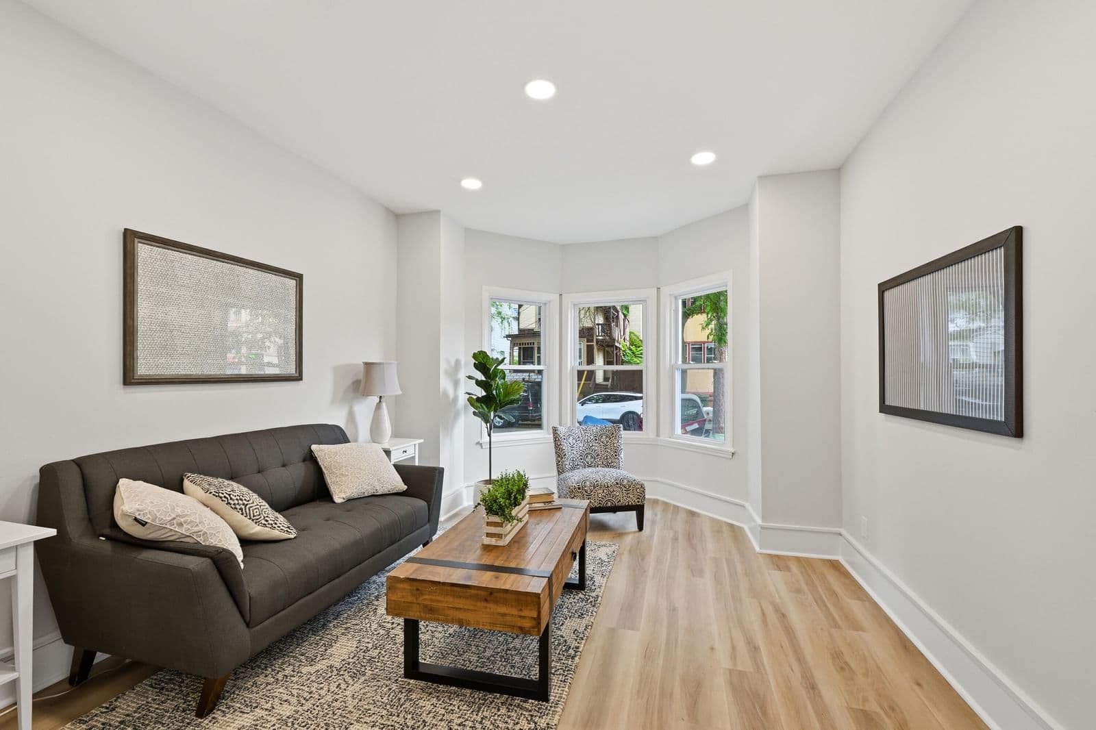 Photo 4 of 1711 Astor