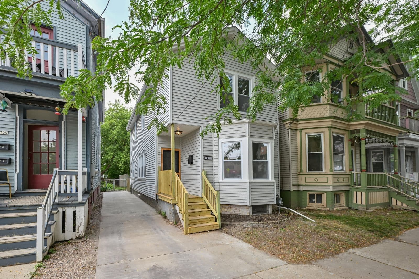 1711 Astor