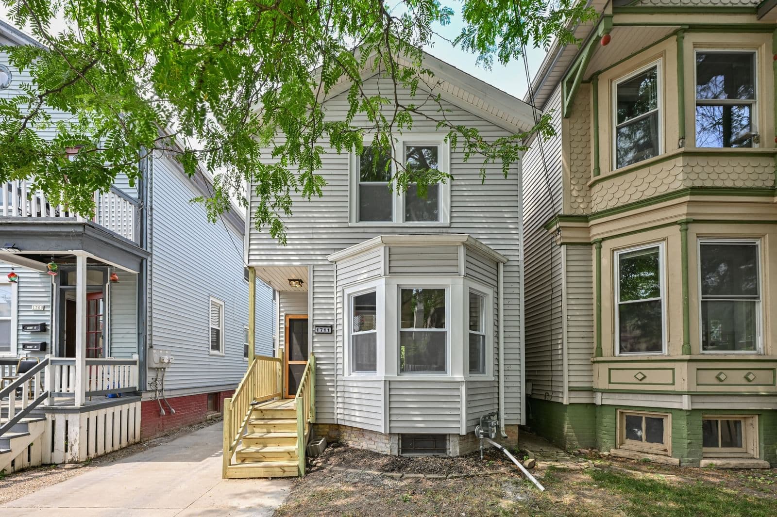 1711 Astor