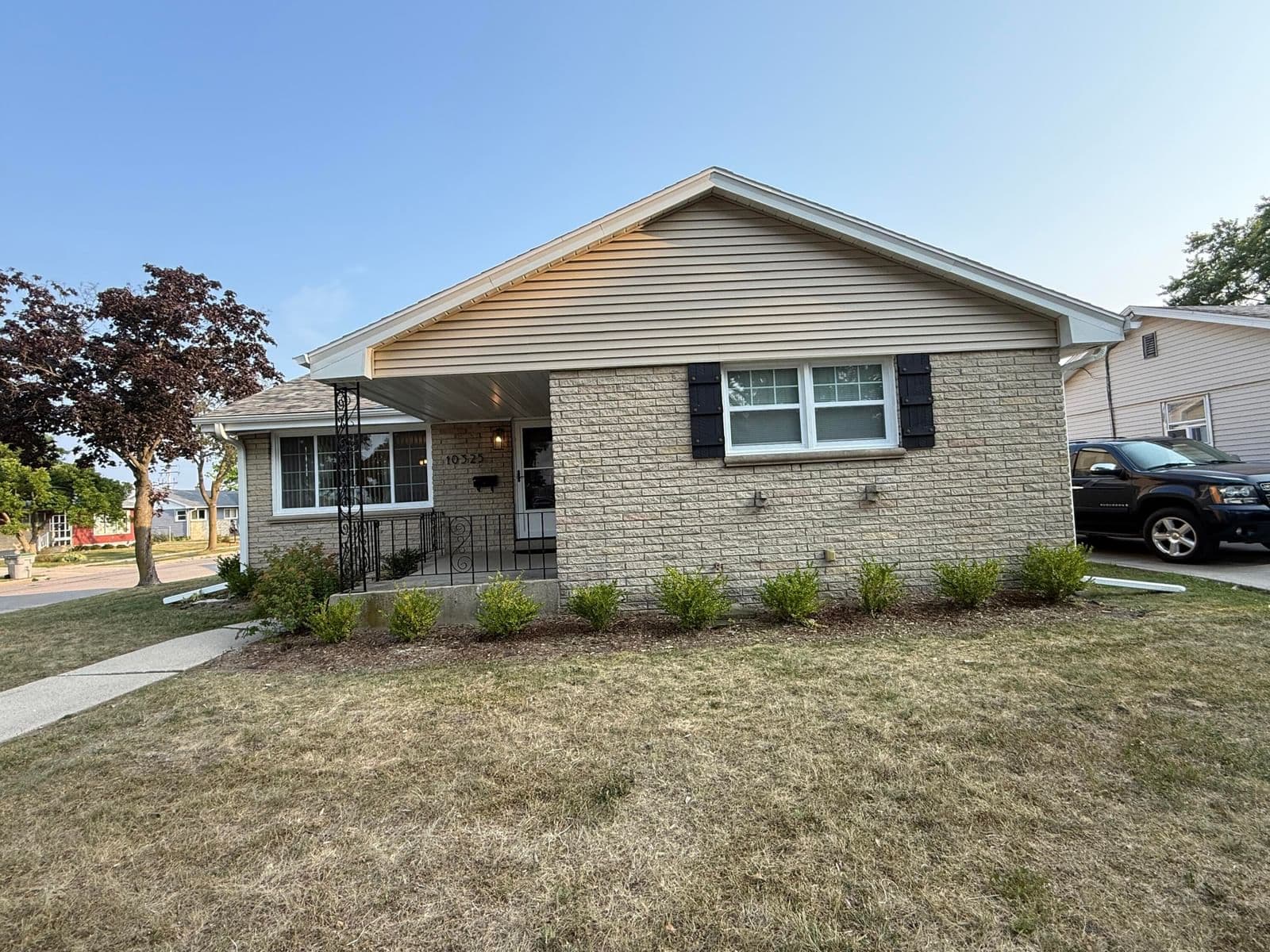 10325 Sheridan