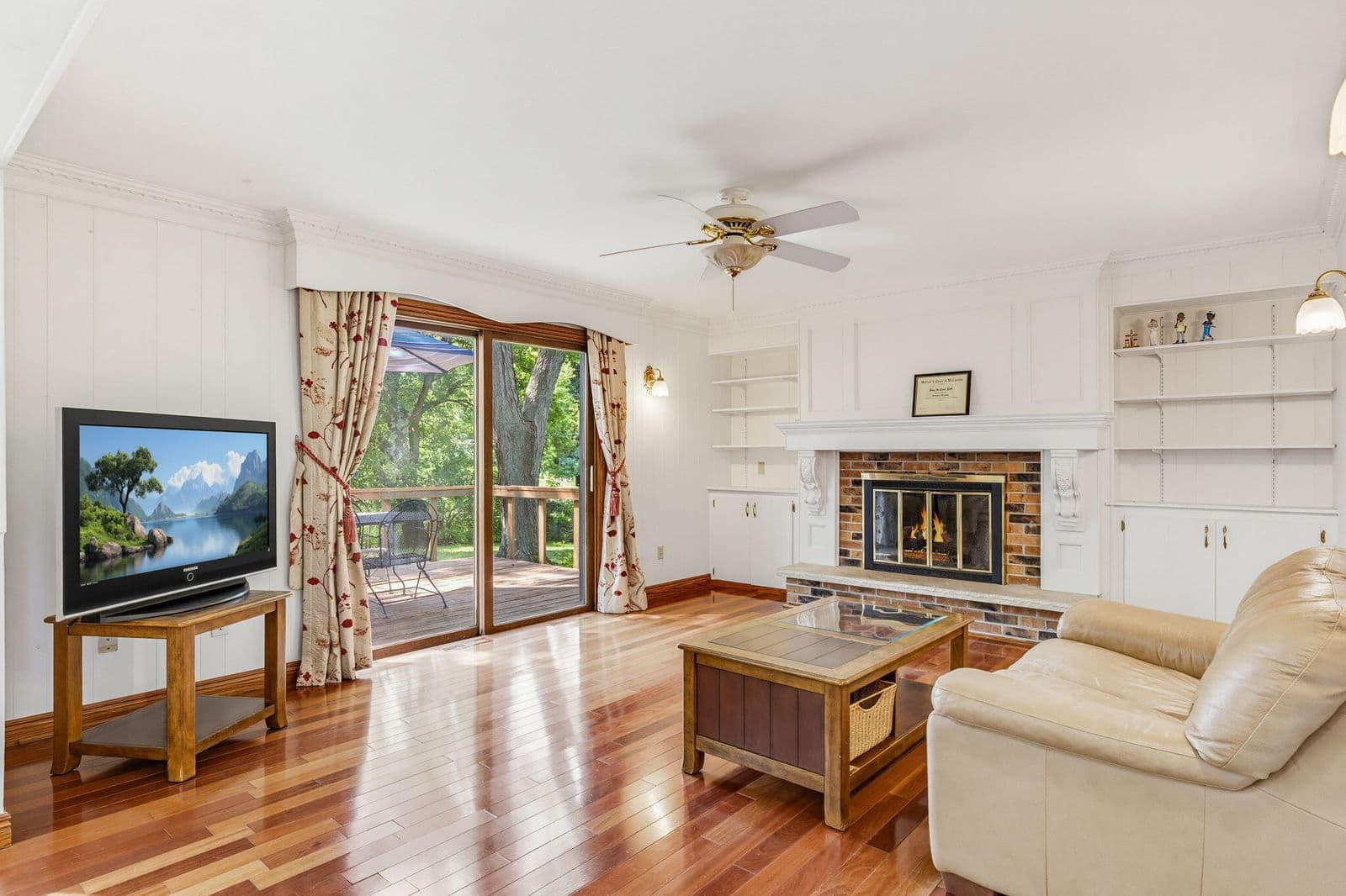 2505 Almesbury