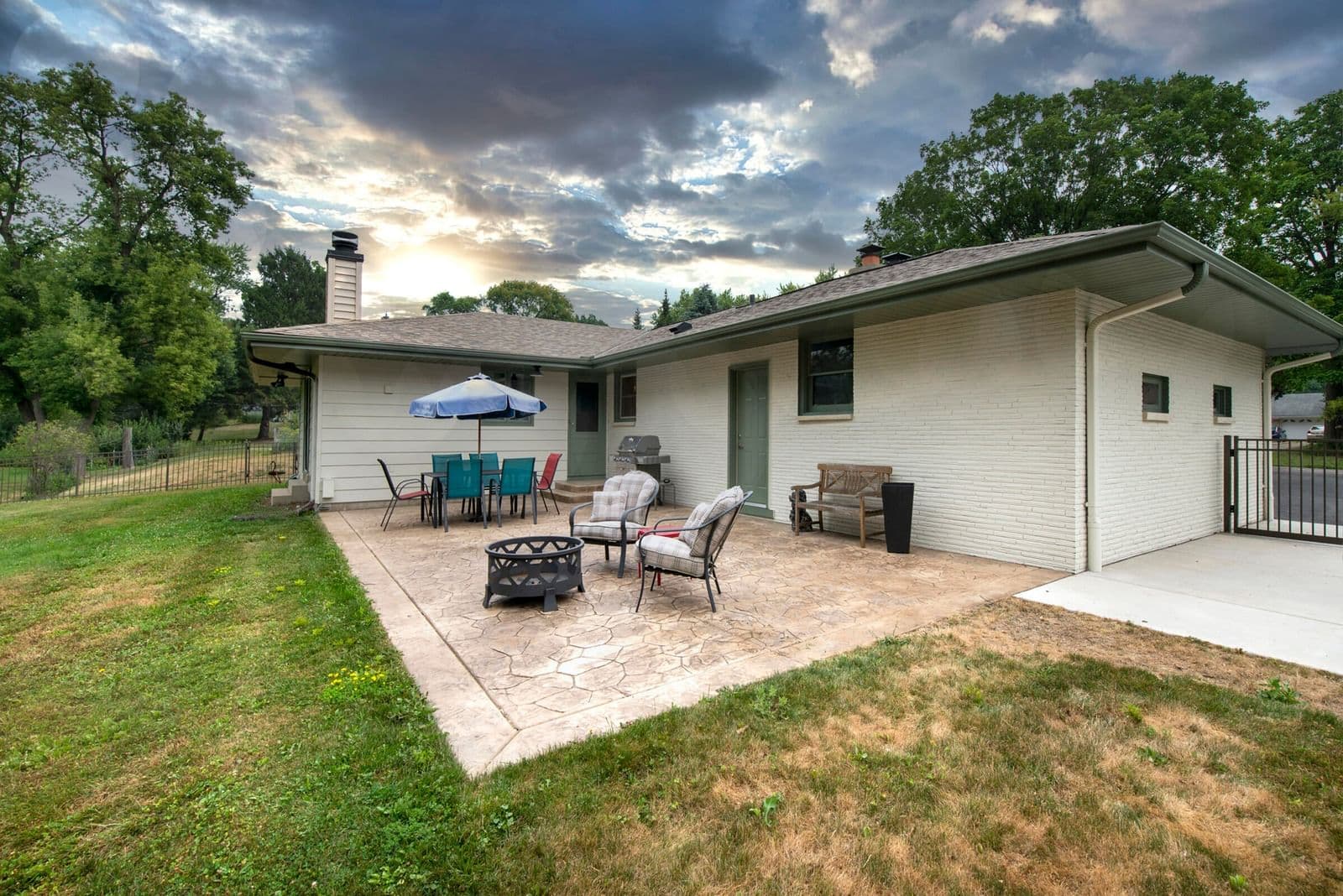 Photo 4 of 2545 Brookside