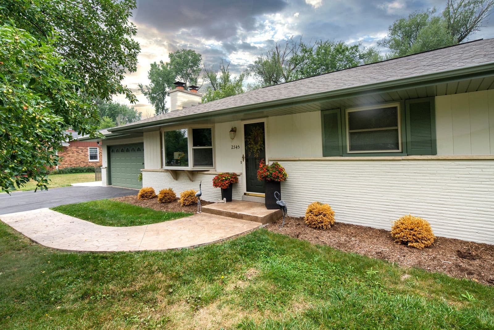 2545 Brookside