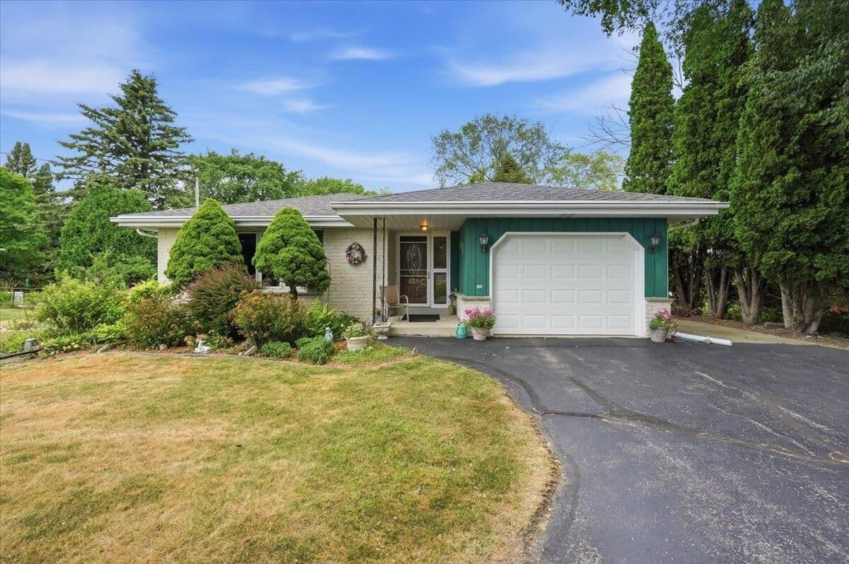 3444 County Line, Oak Creek, WI
