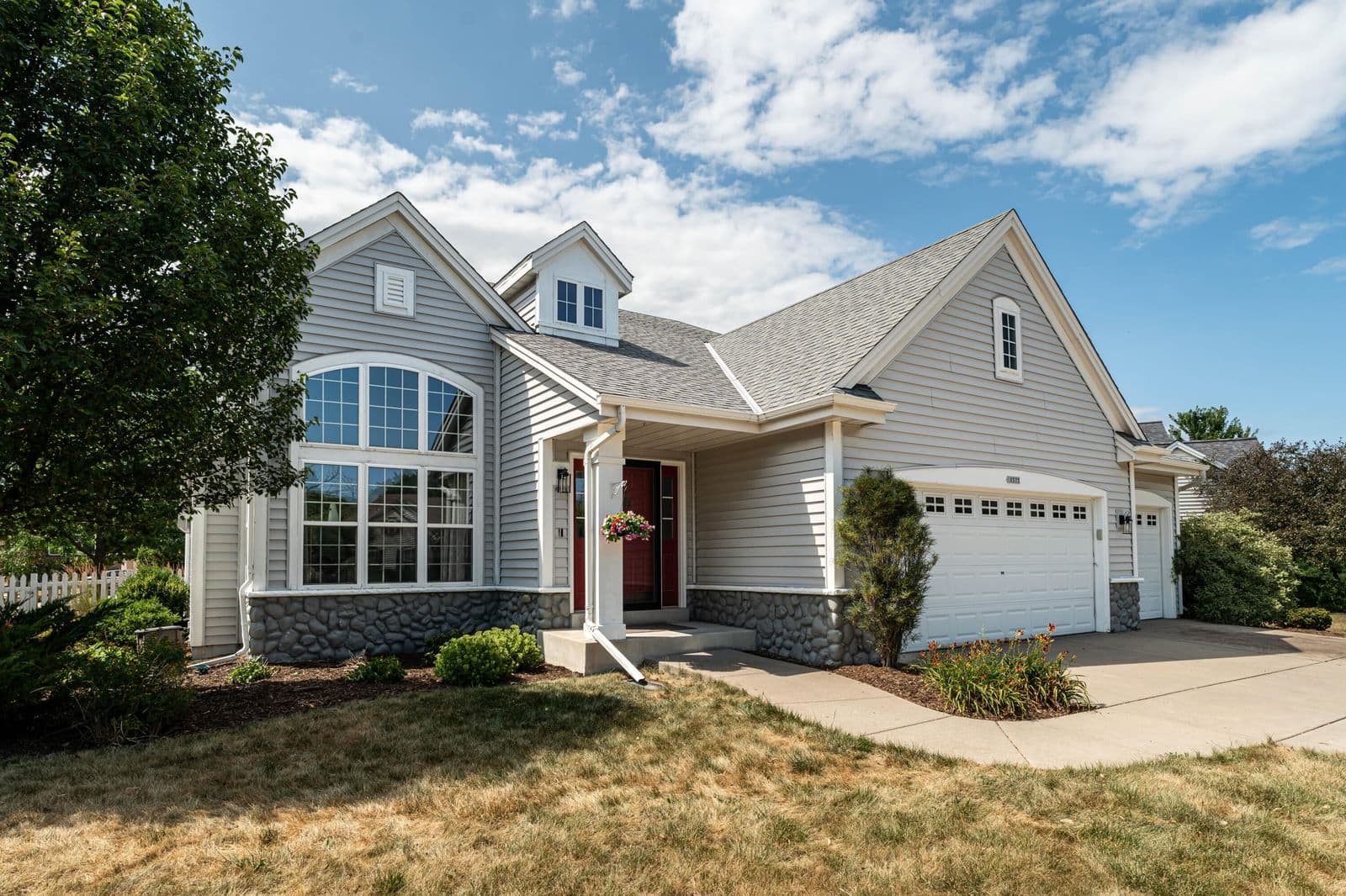 10375 Monardy, Oak Creek, WI