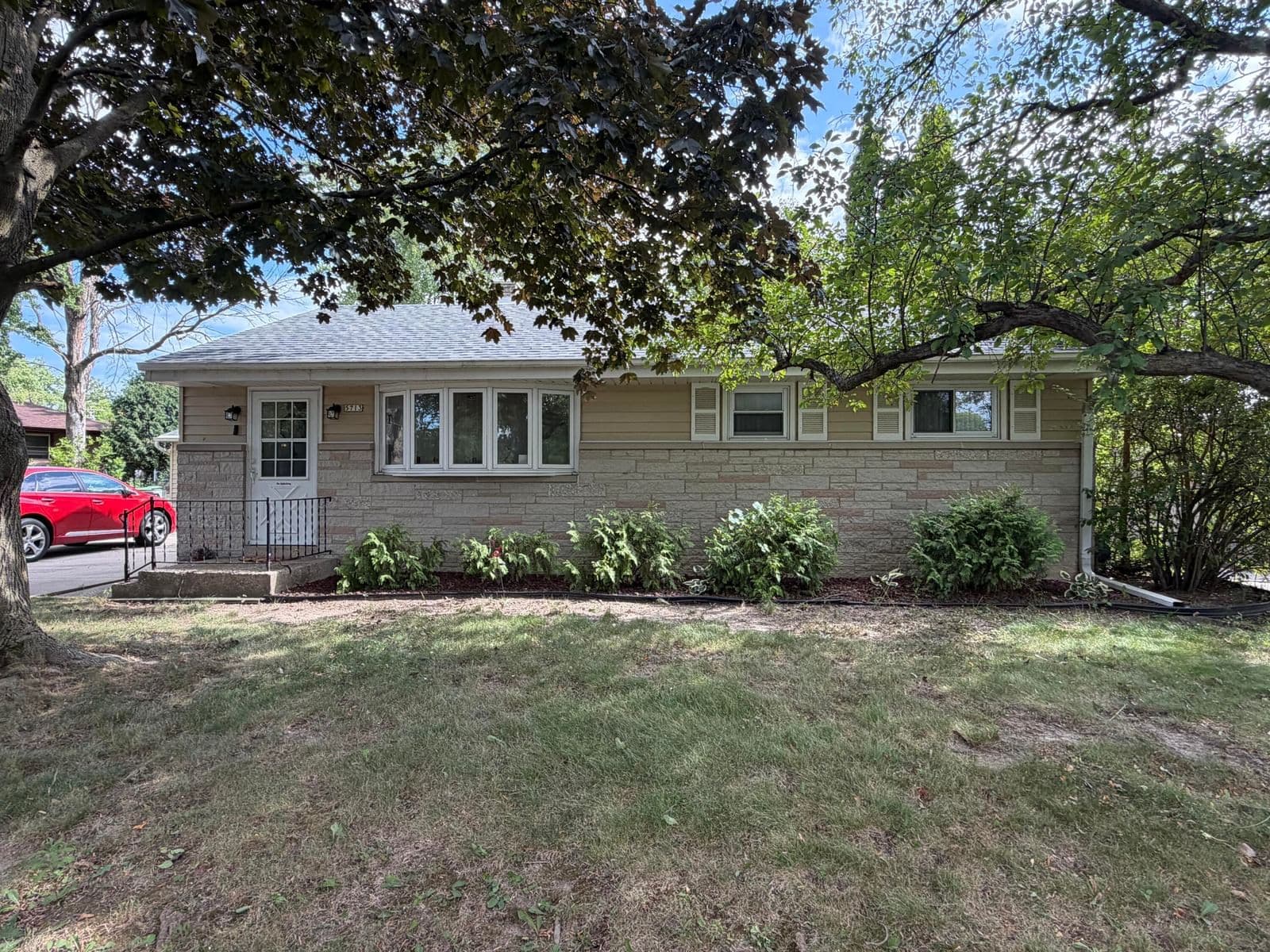 5713 Calumet