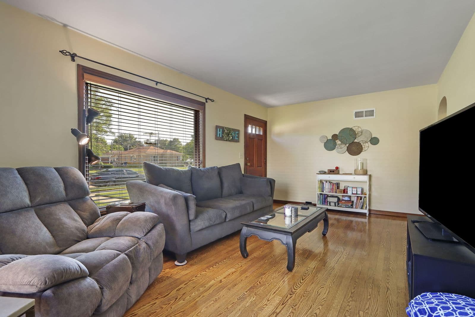 830 Lombard