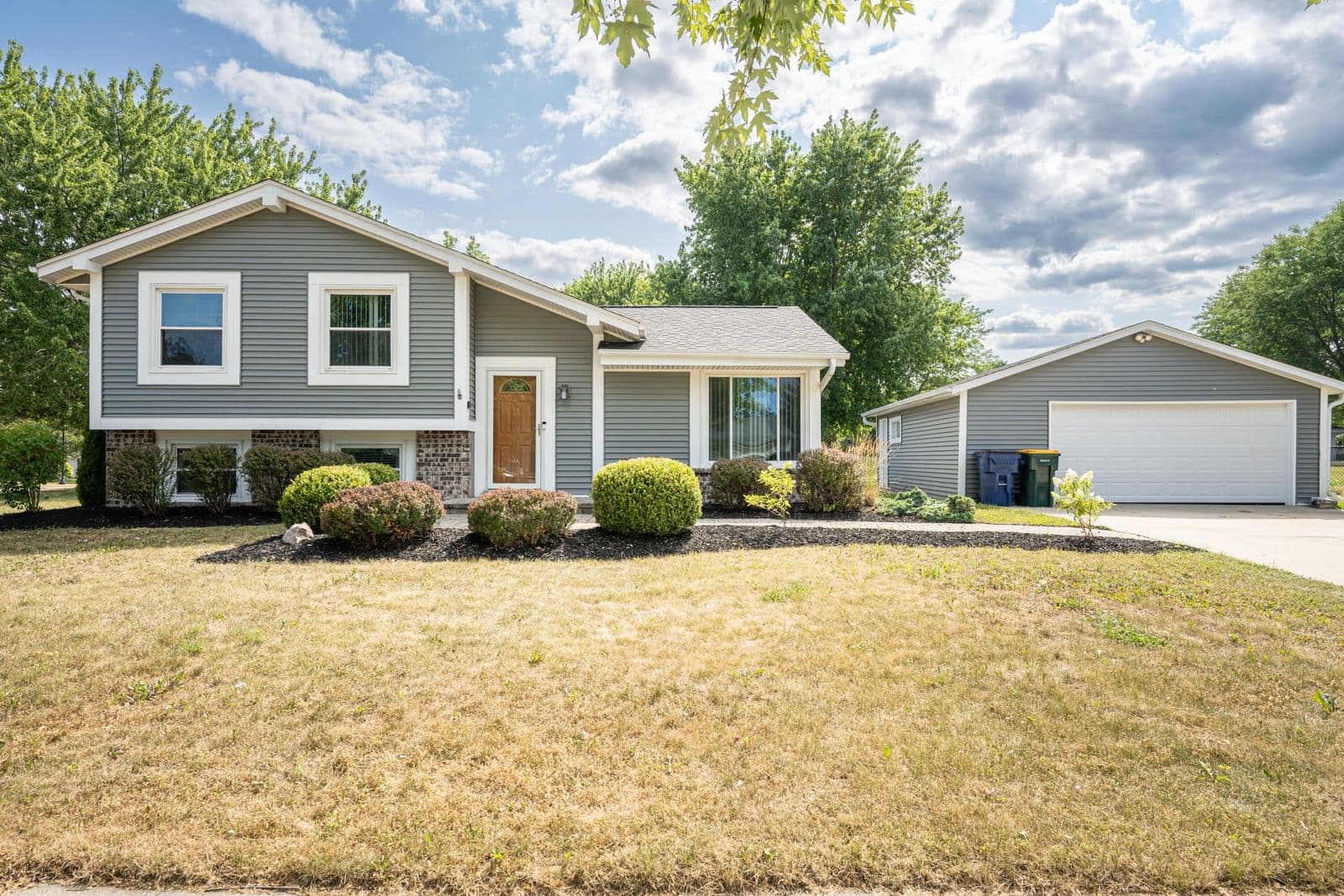7601 Manor, Oak Creek, WI
