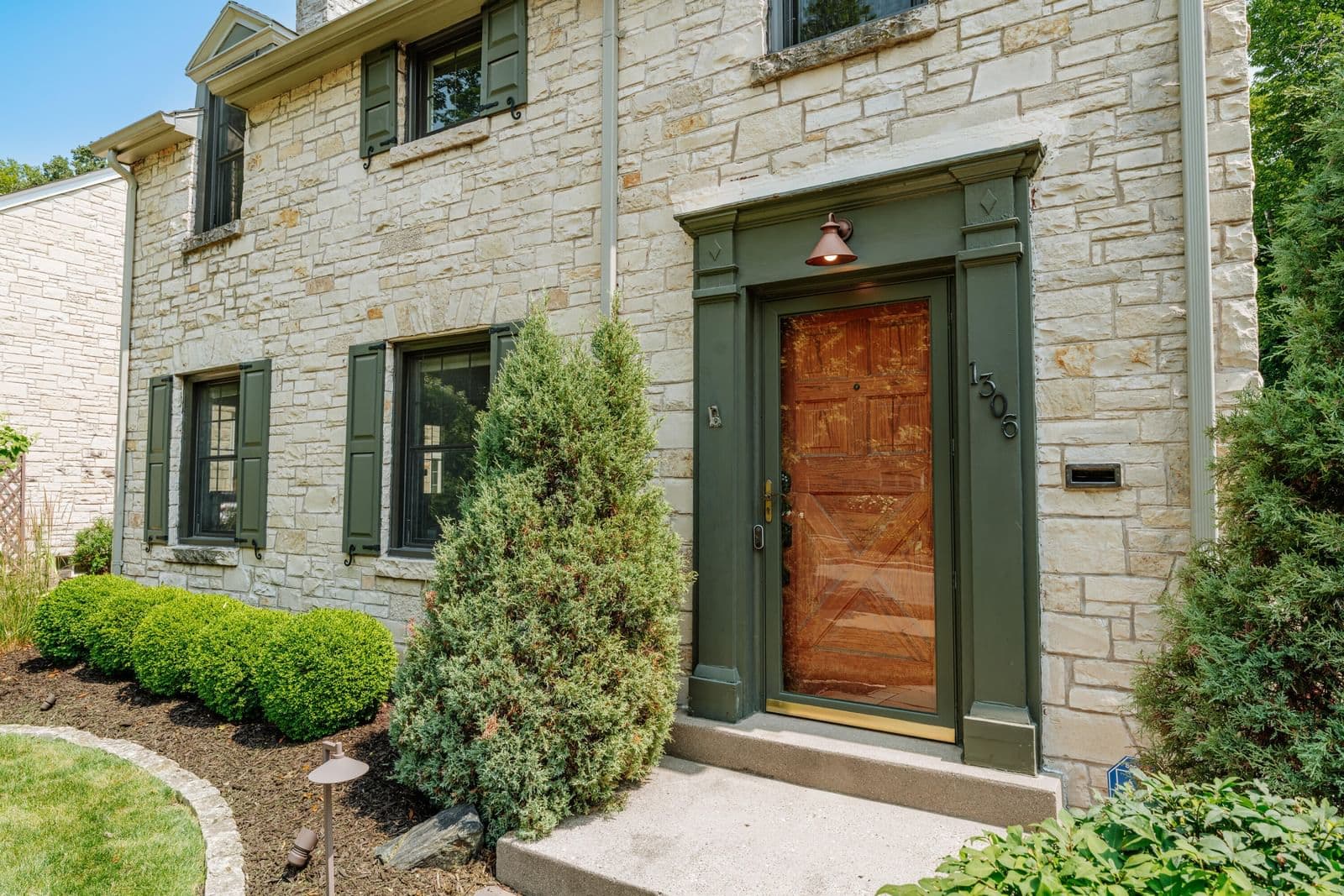 1306 Martha Washington