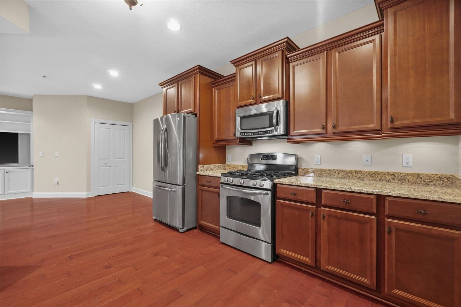 Photo 5 of 17490 Crest Hill