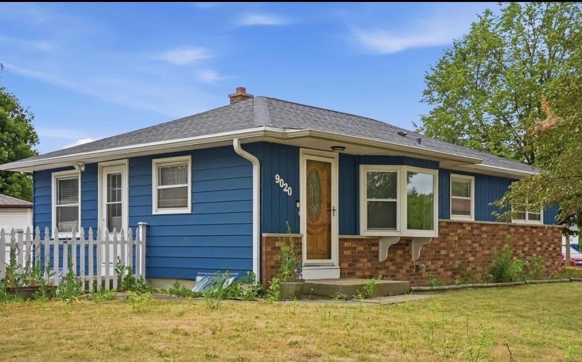 9020 Chicago, Oak Creek, WI