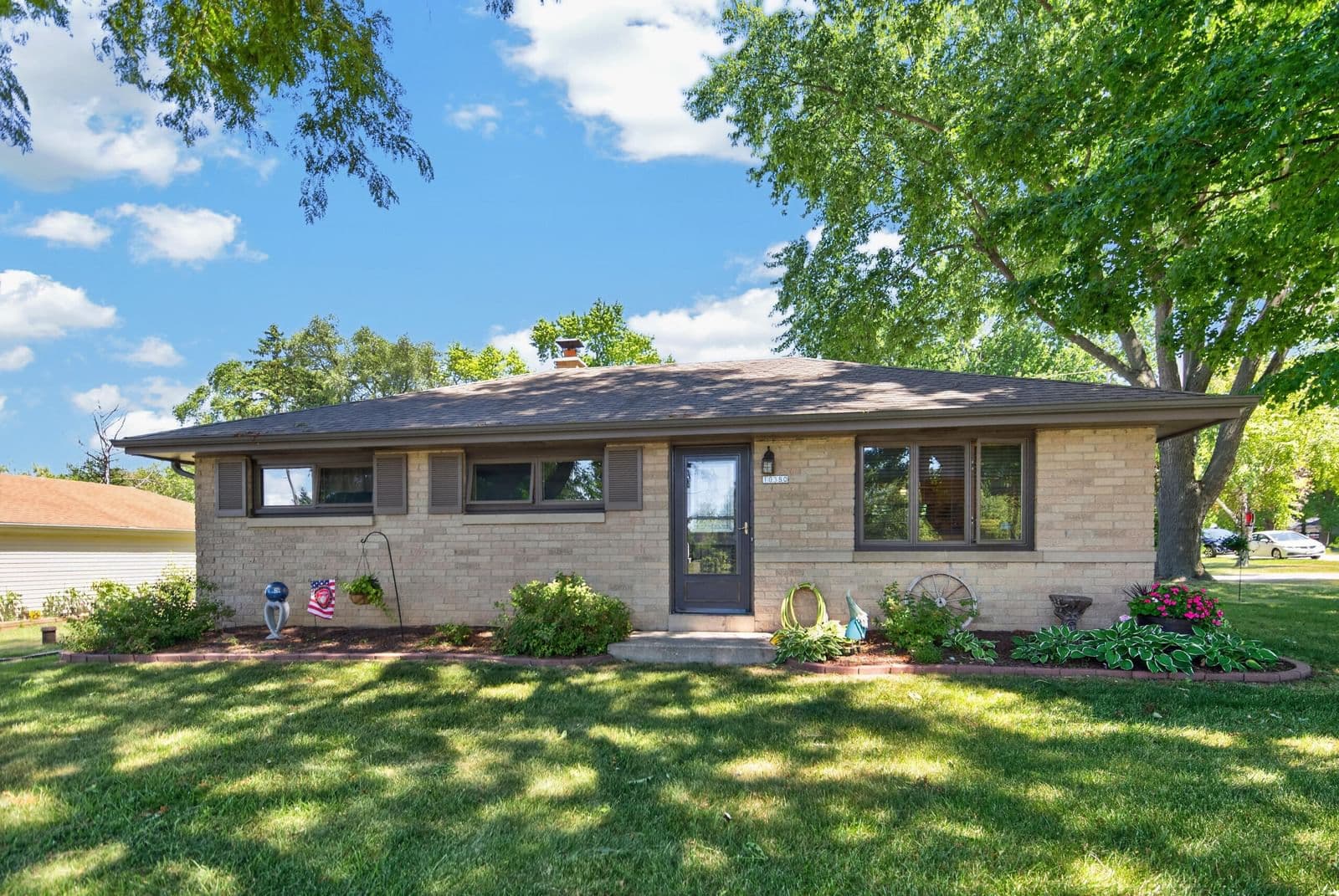 10380 Chicago, Oak Creek, WI