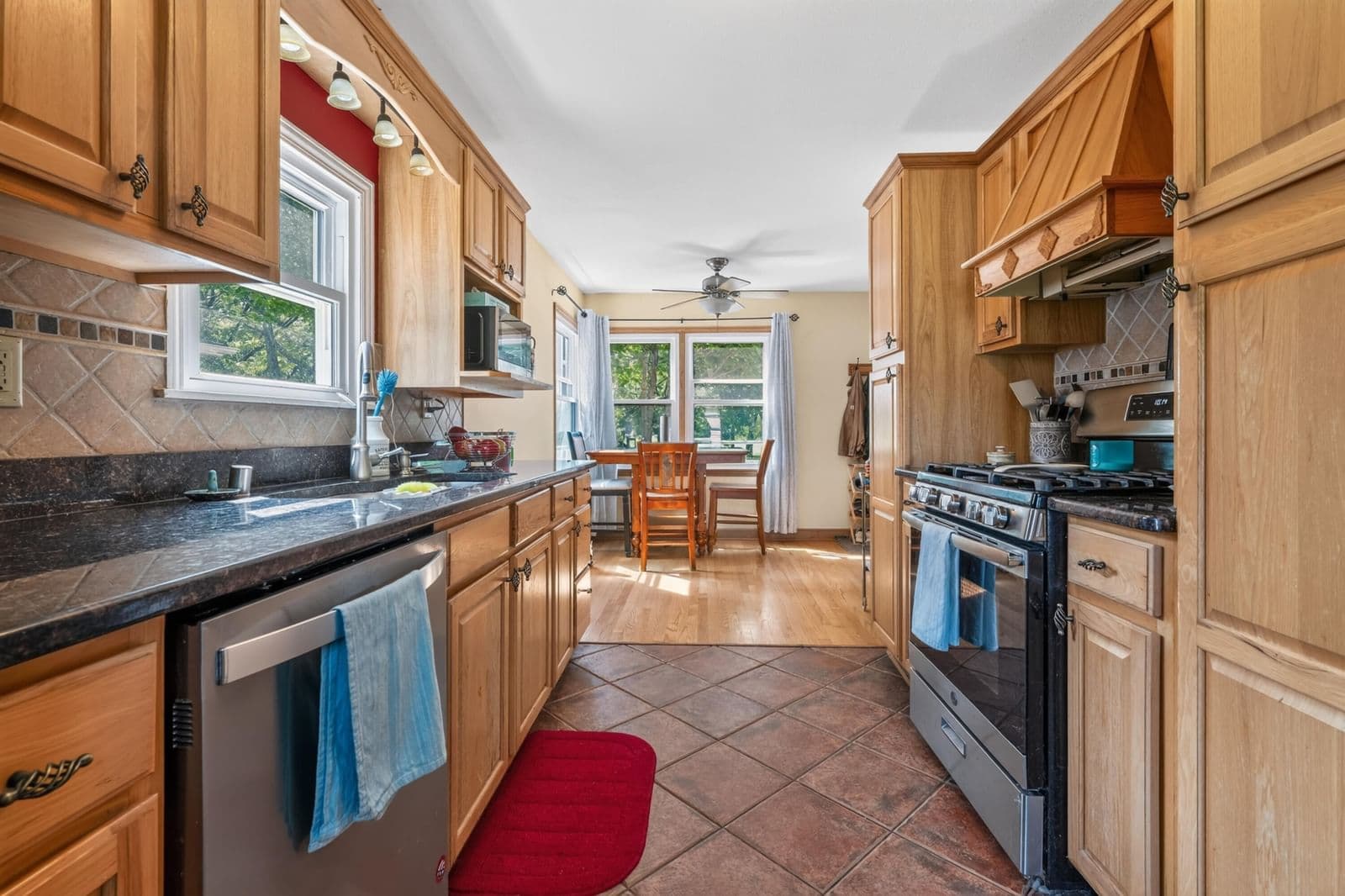 Photo 4 of 1826 Fernwood