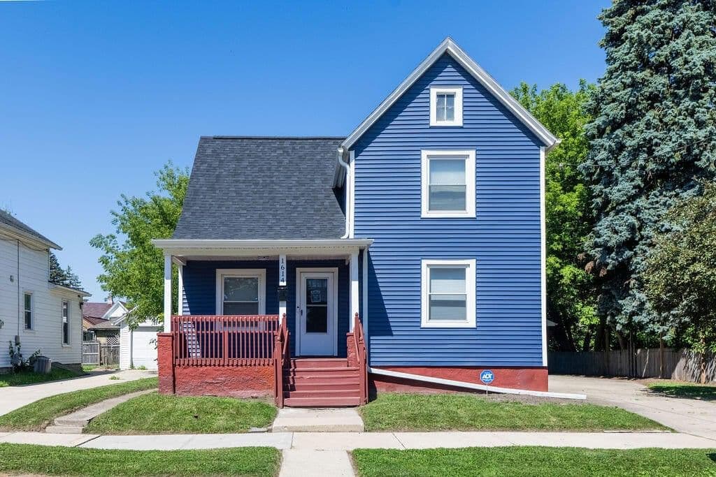 1614 Saint Clair, Racine, WI