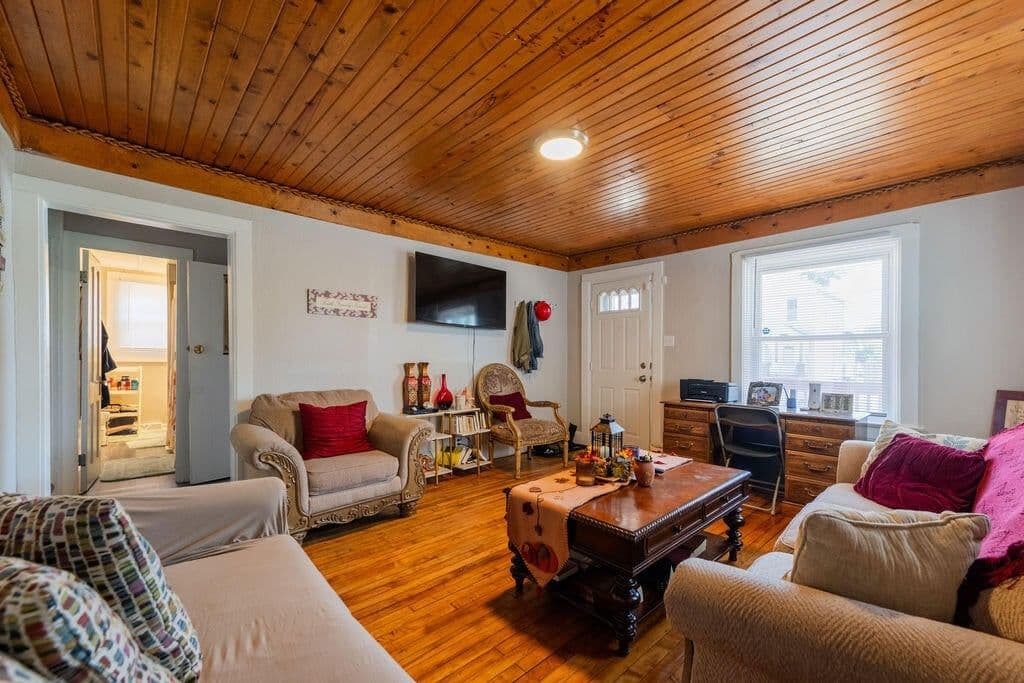 1614 Saint Clair
