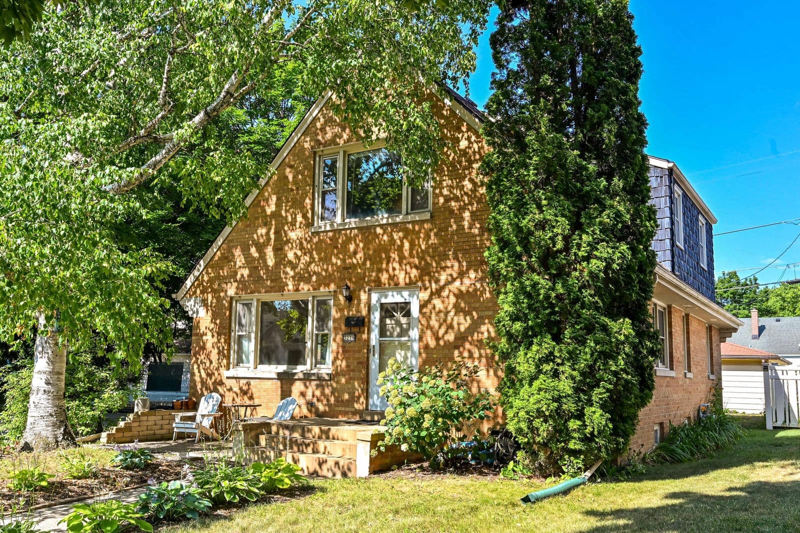 3279 Adams