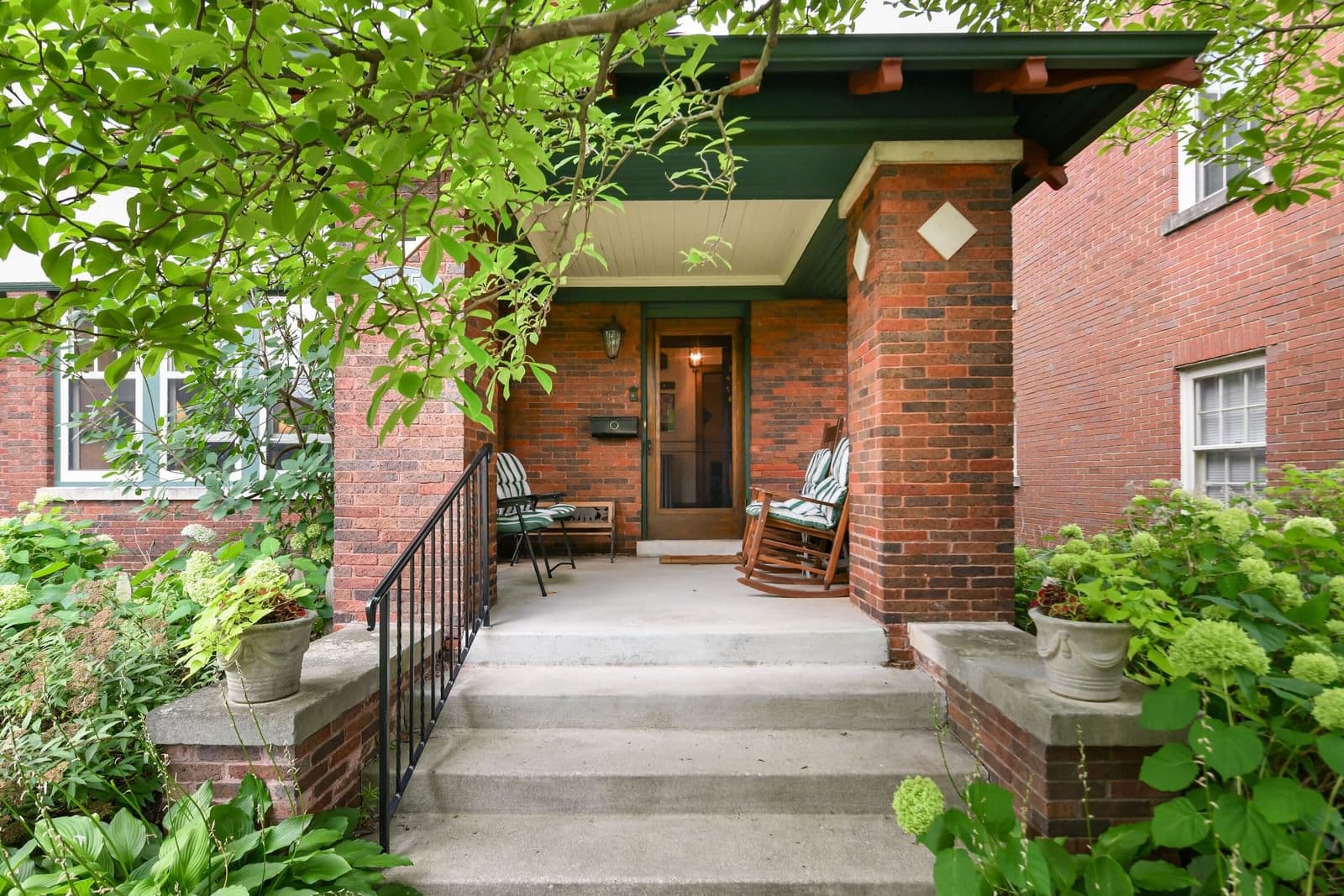 4915 Woodlawn