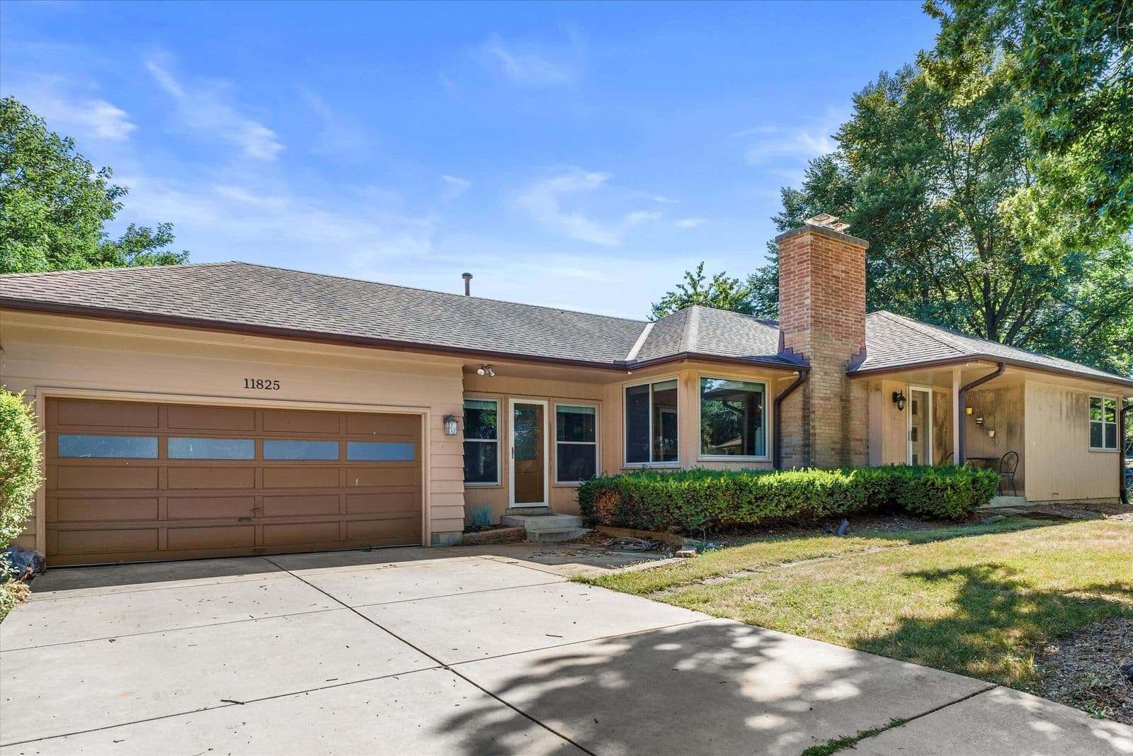 11825 Elmhurst, Wauwatosa, WI
