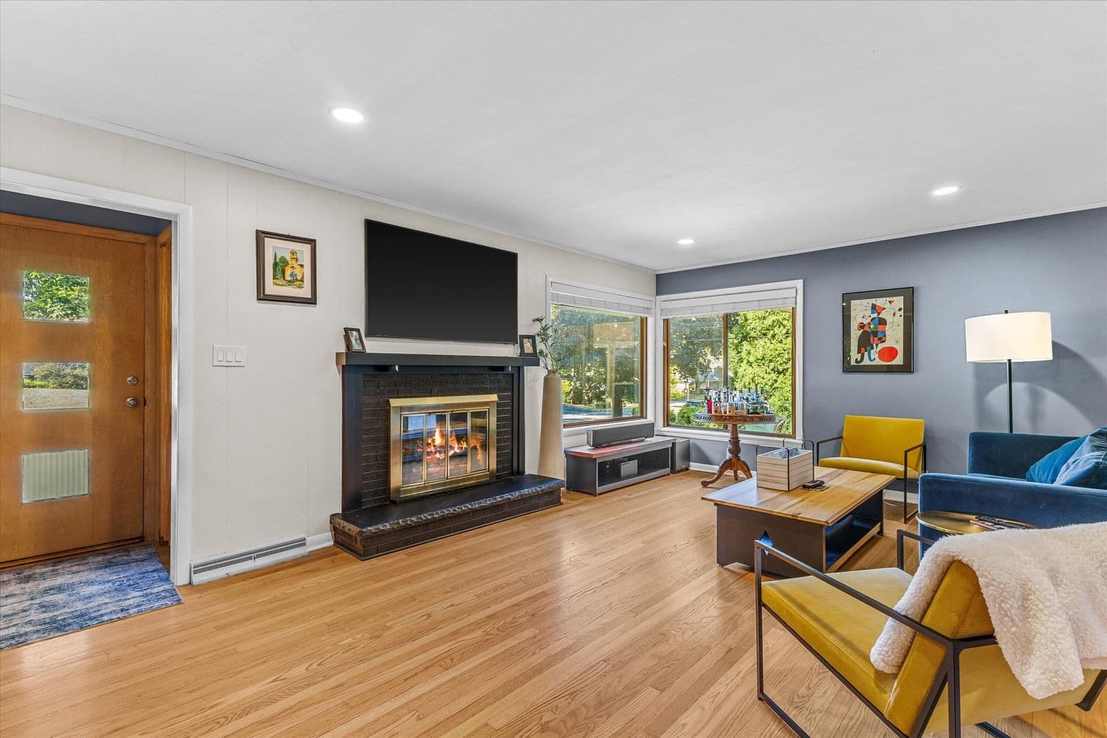 11825 Elmhurst